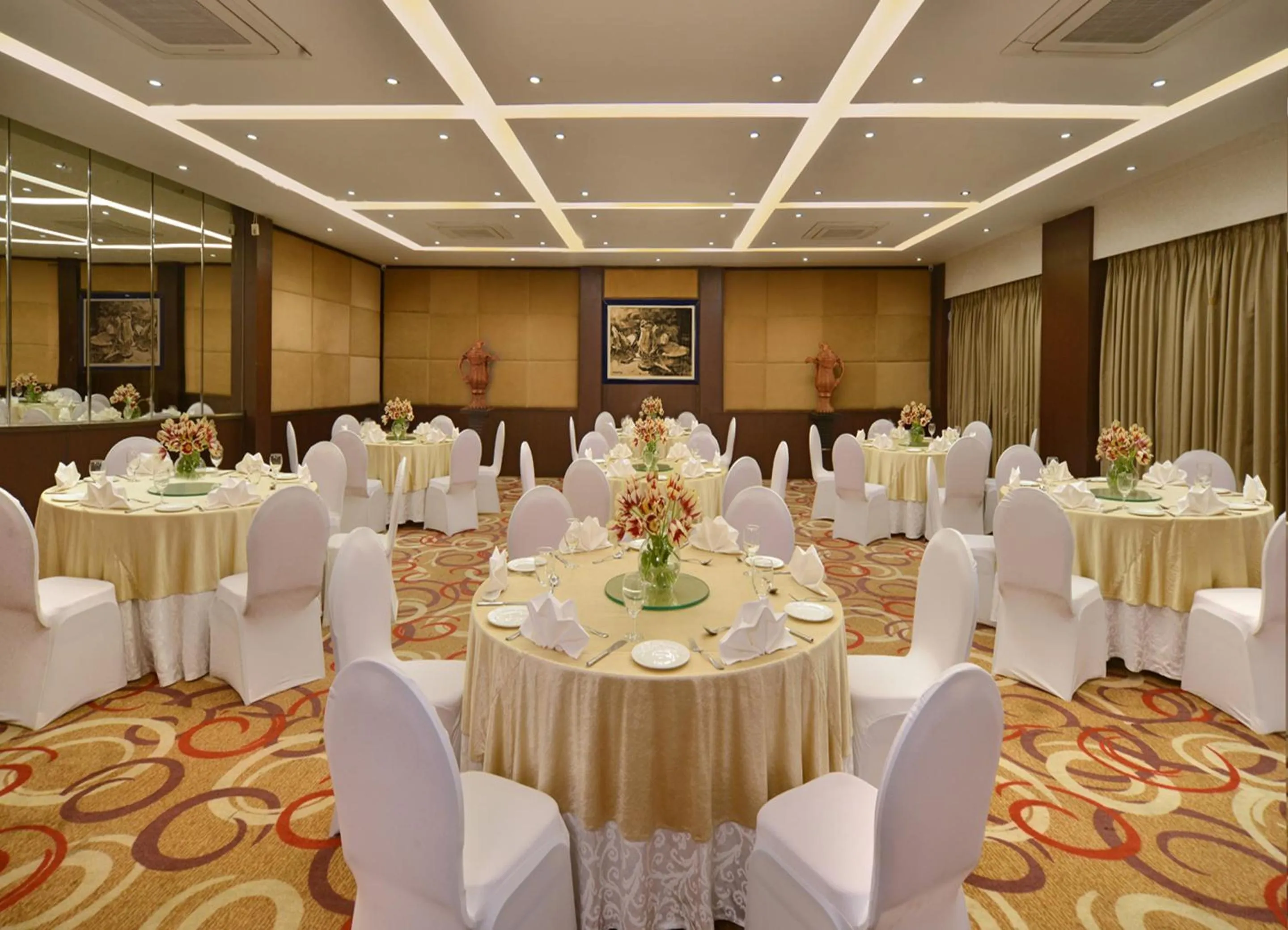 Banquet/Function facilities in Golden Tulip Srinagar
