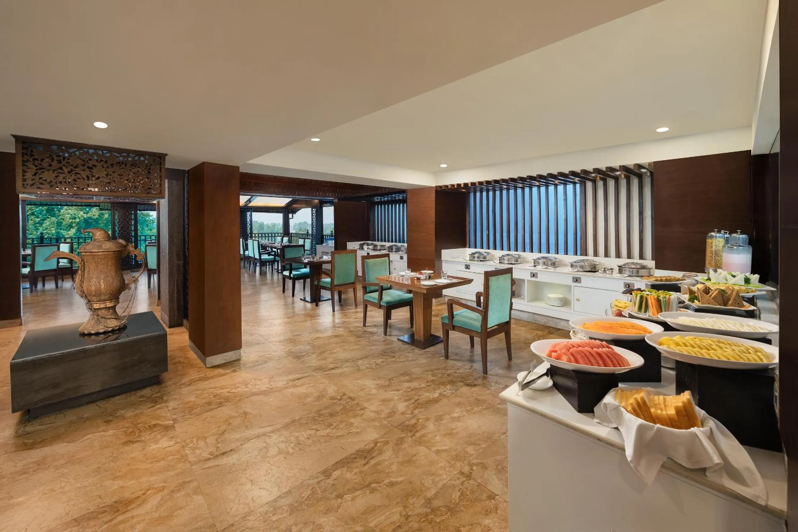 Restaurant/places to eat in Golden Tulip Srinagar