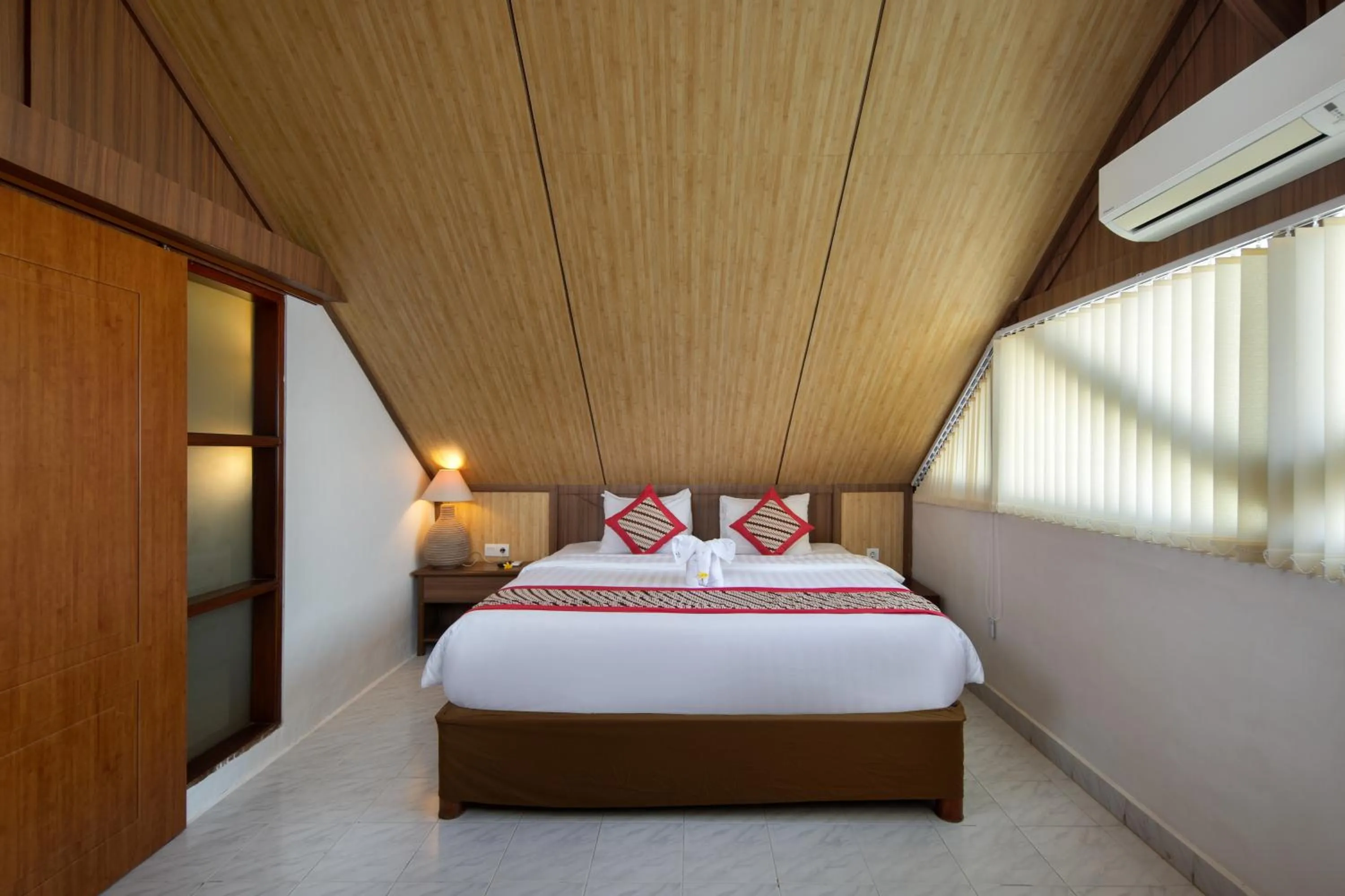 Bedroom, Bed in Grand Istana Rama Hotel