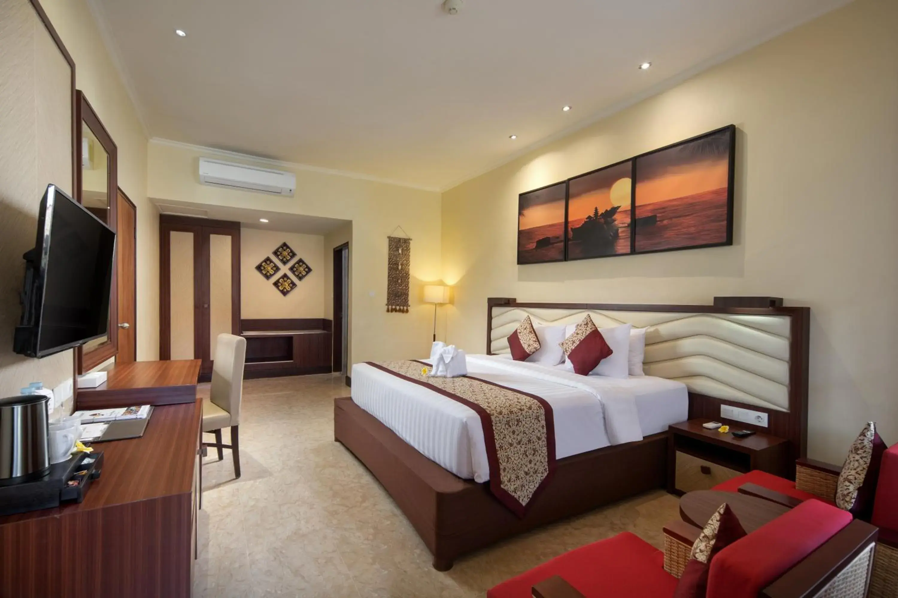 Suite with Private Garden in Grand Istana Rama Hotel Suite with Private Garden in Grand Istana Rama Hotel