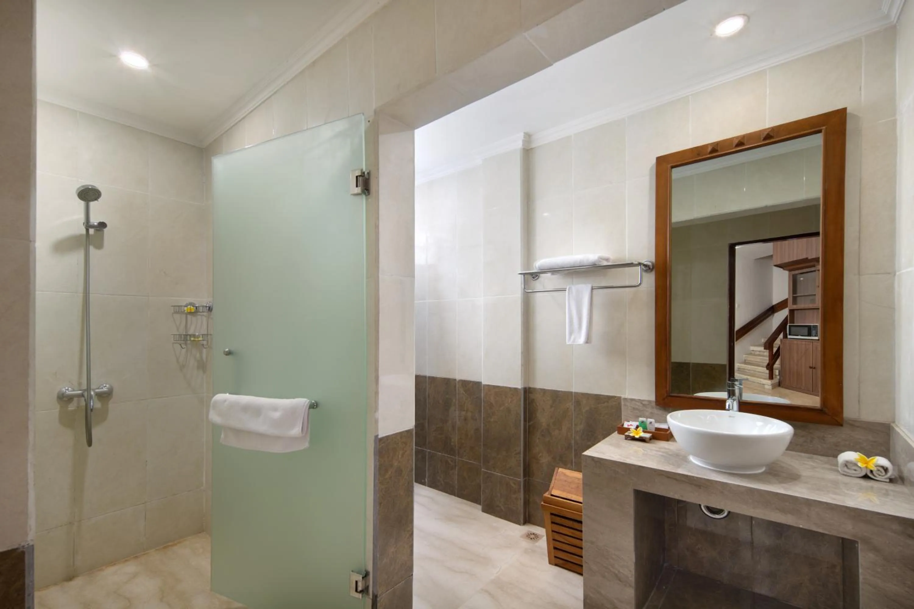 Shower in Grand Istana Rama Hotel