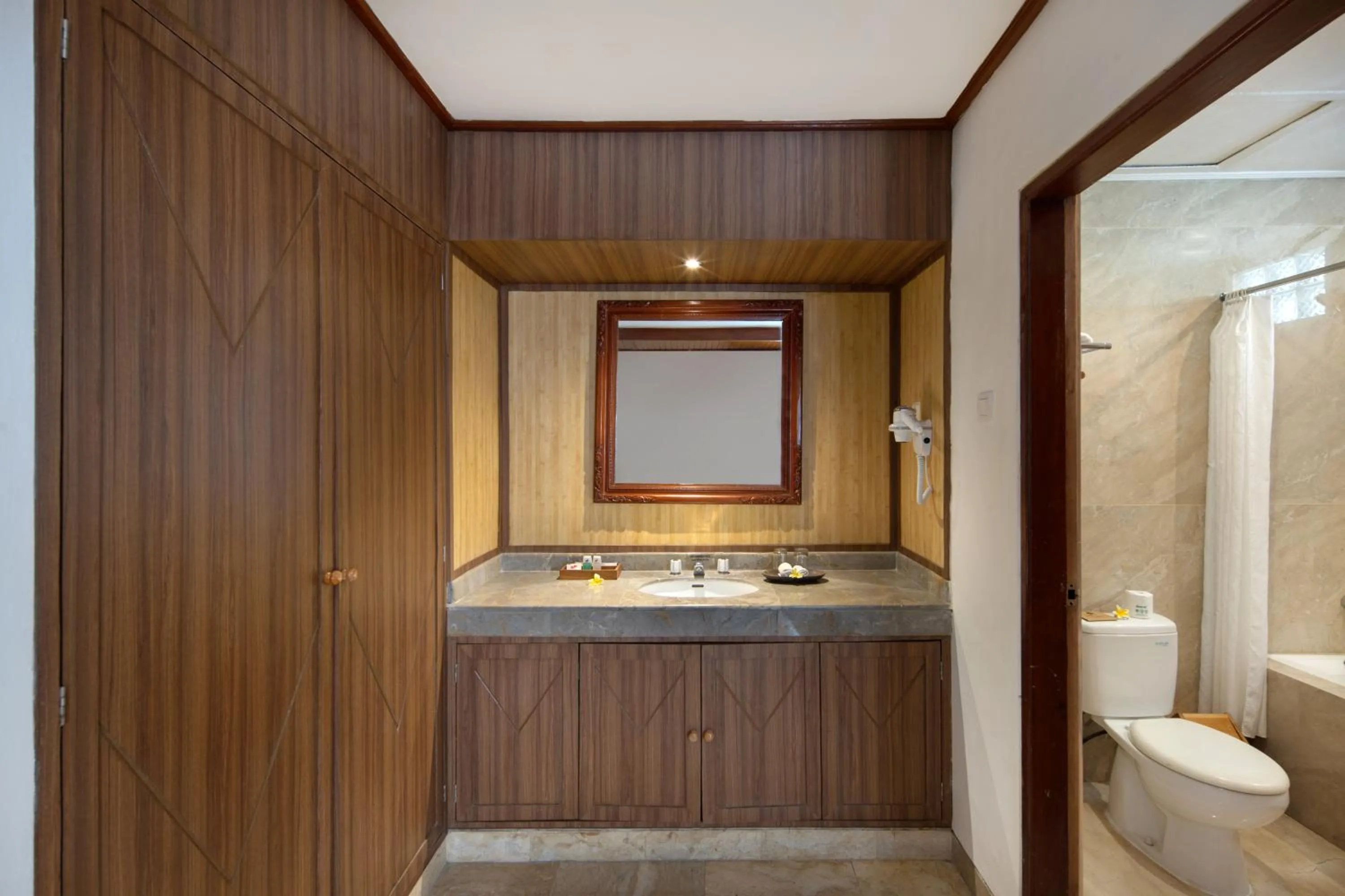 Bathroom in Grand Istana Rama Hotel