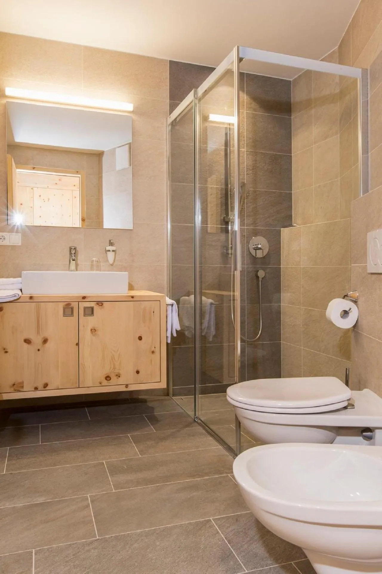 Shower in Hotel Schoenblick