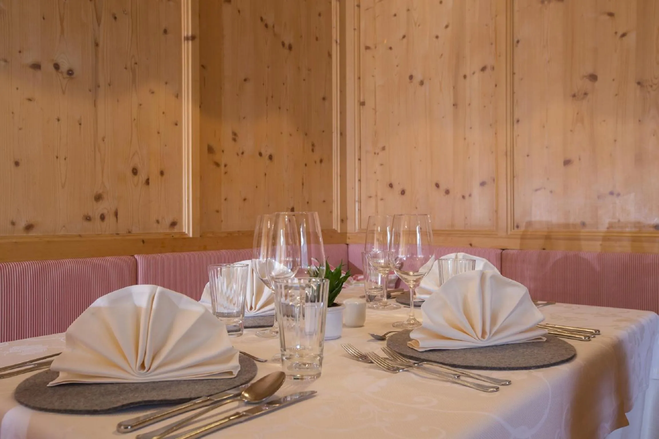 Restaurant/places to eat in Hotel Schoenblick