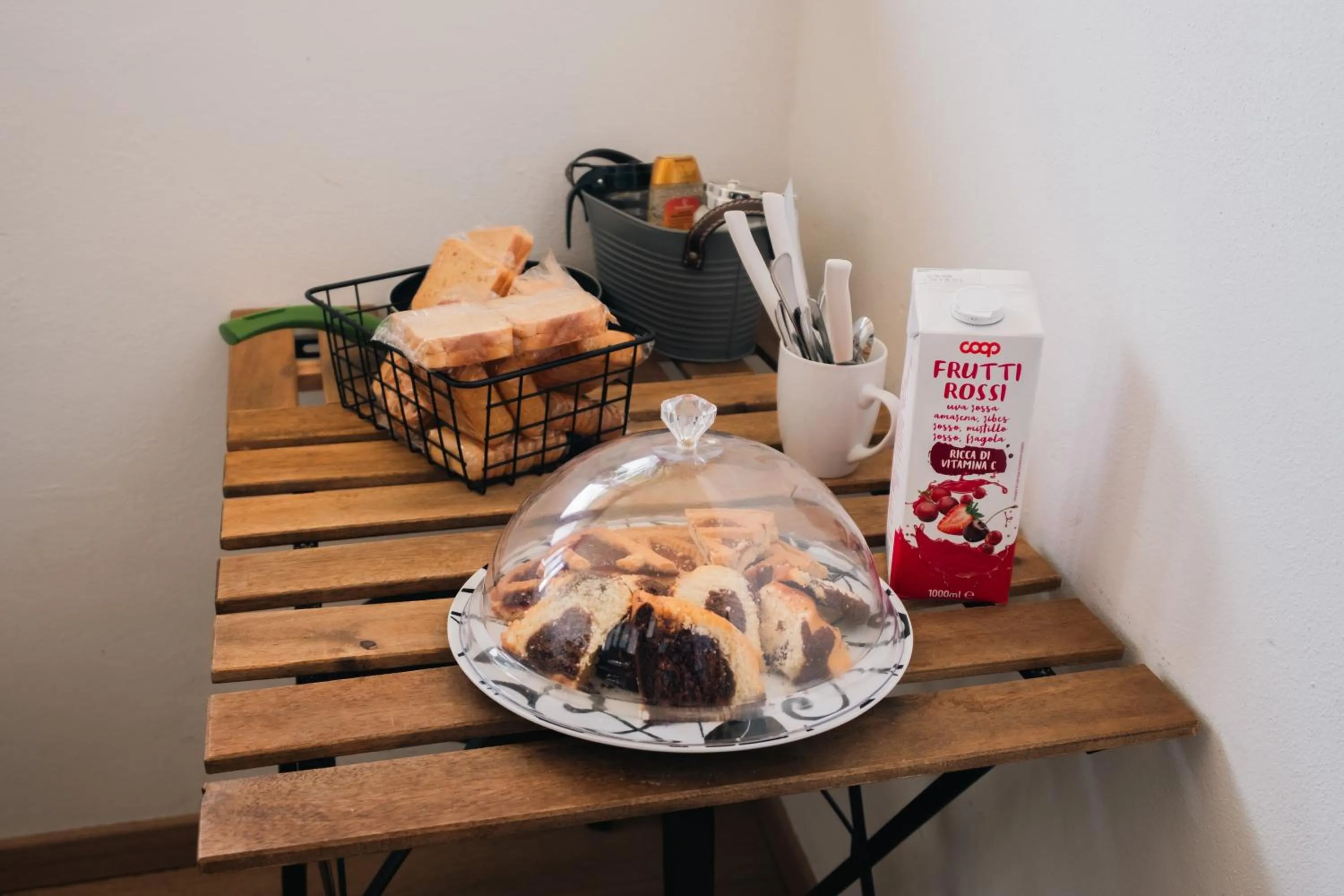 People in Palazzetto del Pittore in San Quirico d'Orcia