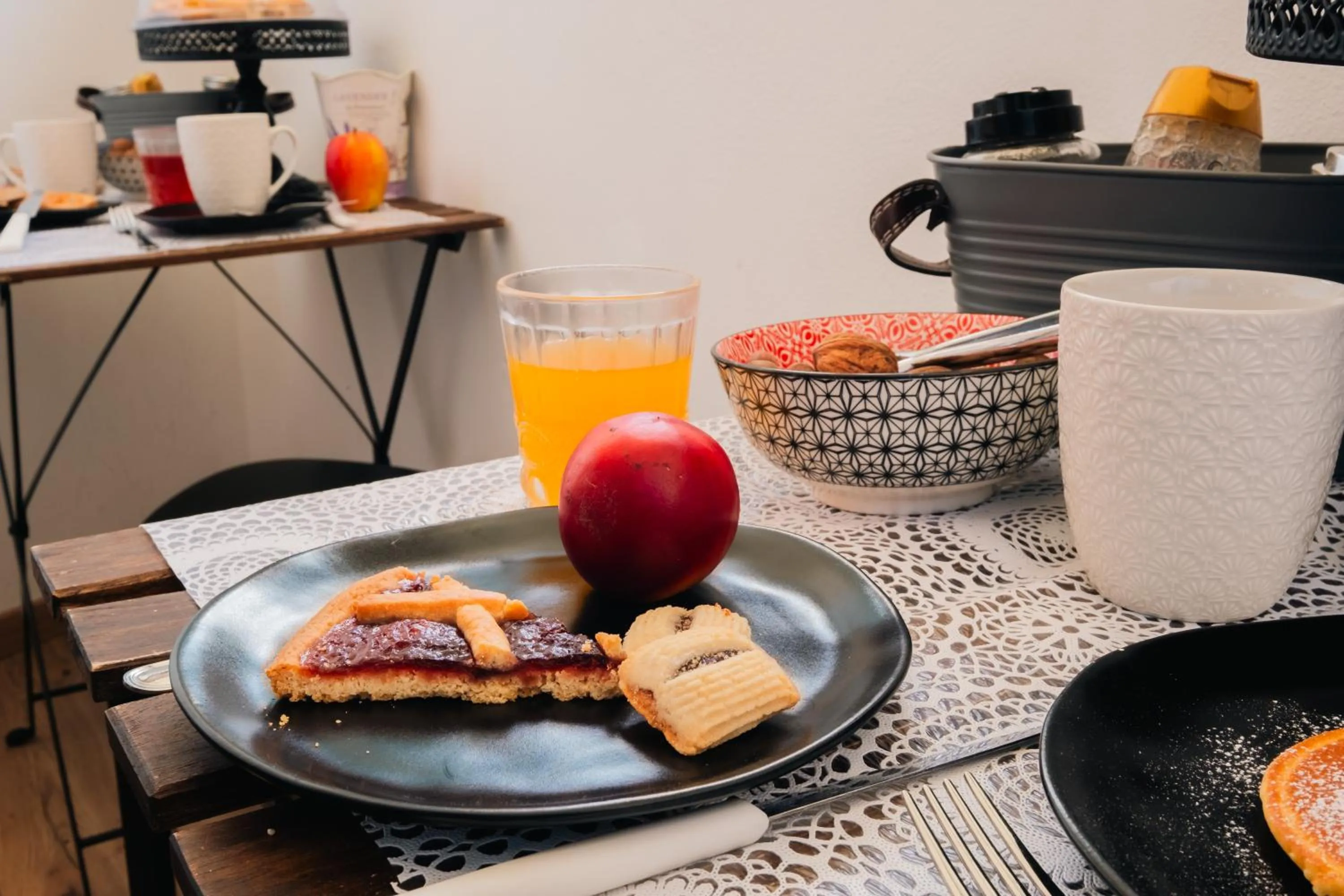 People in Palazzetto del Pittore in San Quirico d'Orcia