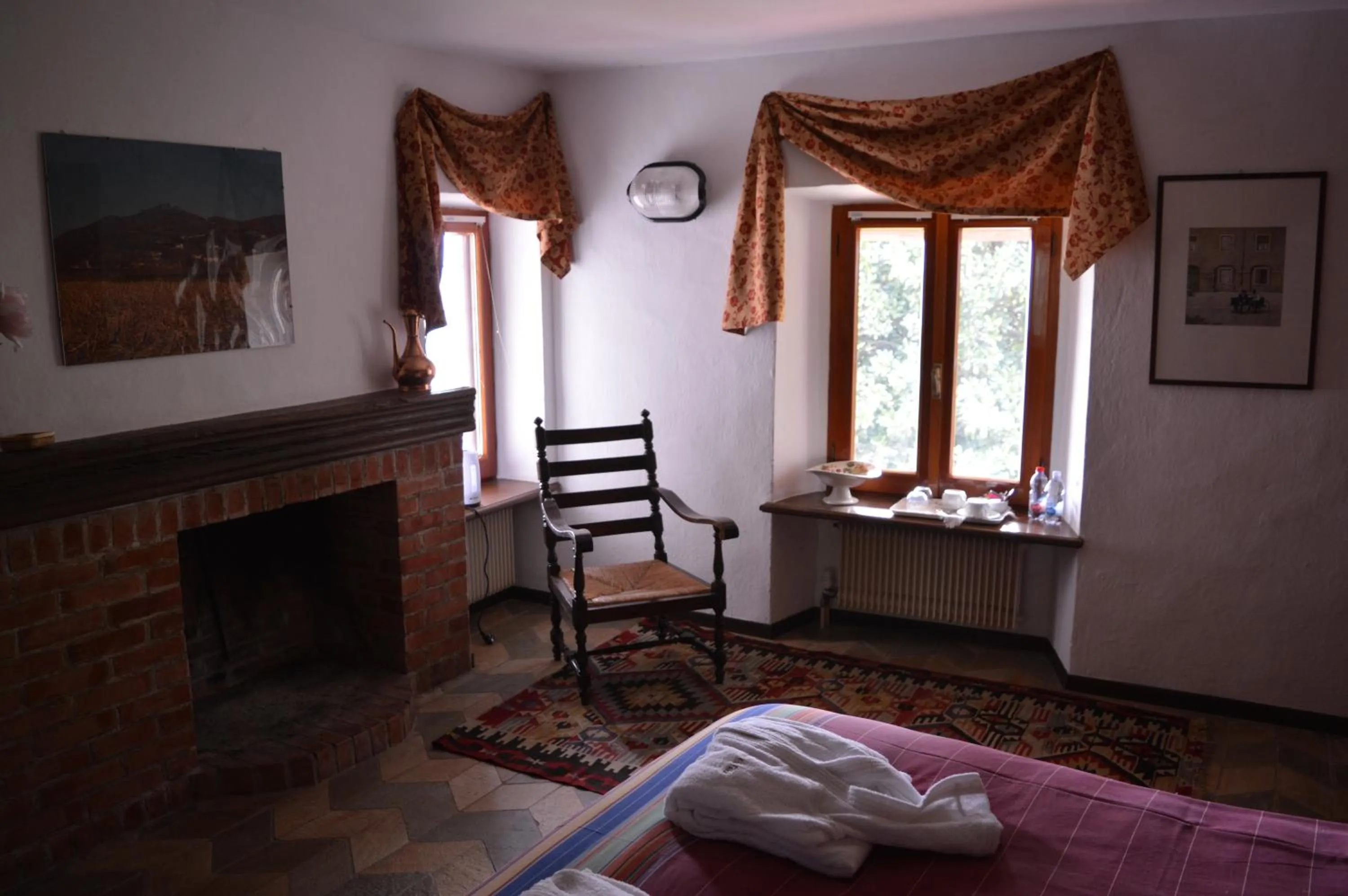 Photo of the whole room, Bed in L'uovo e la faina