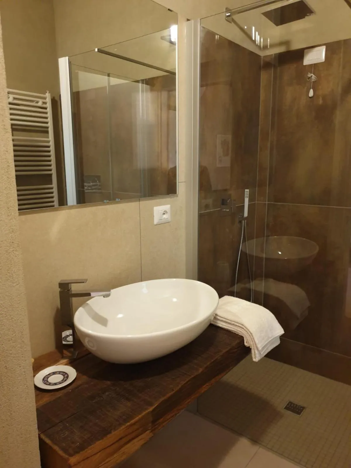 Bathroom in L'uovo e la faina