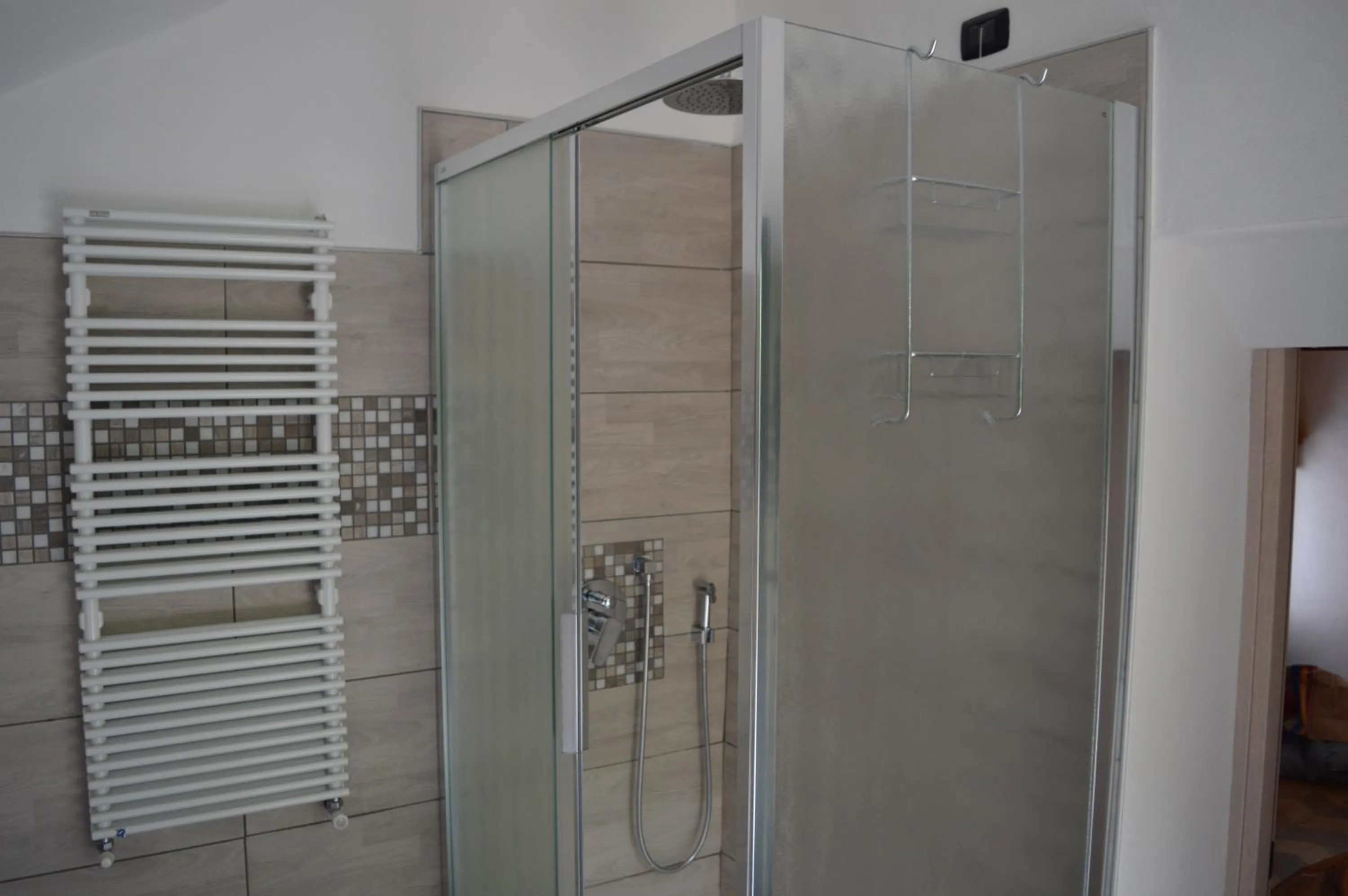 Shower in L'uovo e la faina