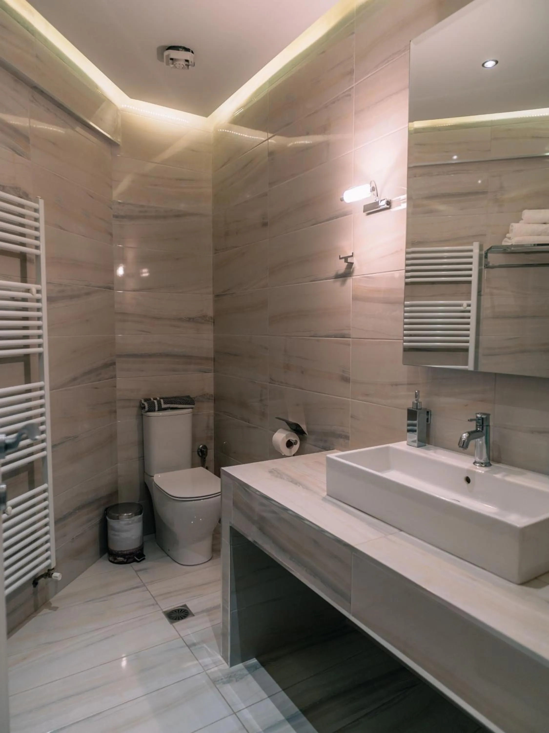 Shower in Pantelidis Hotel & Spa