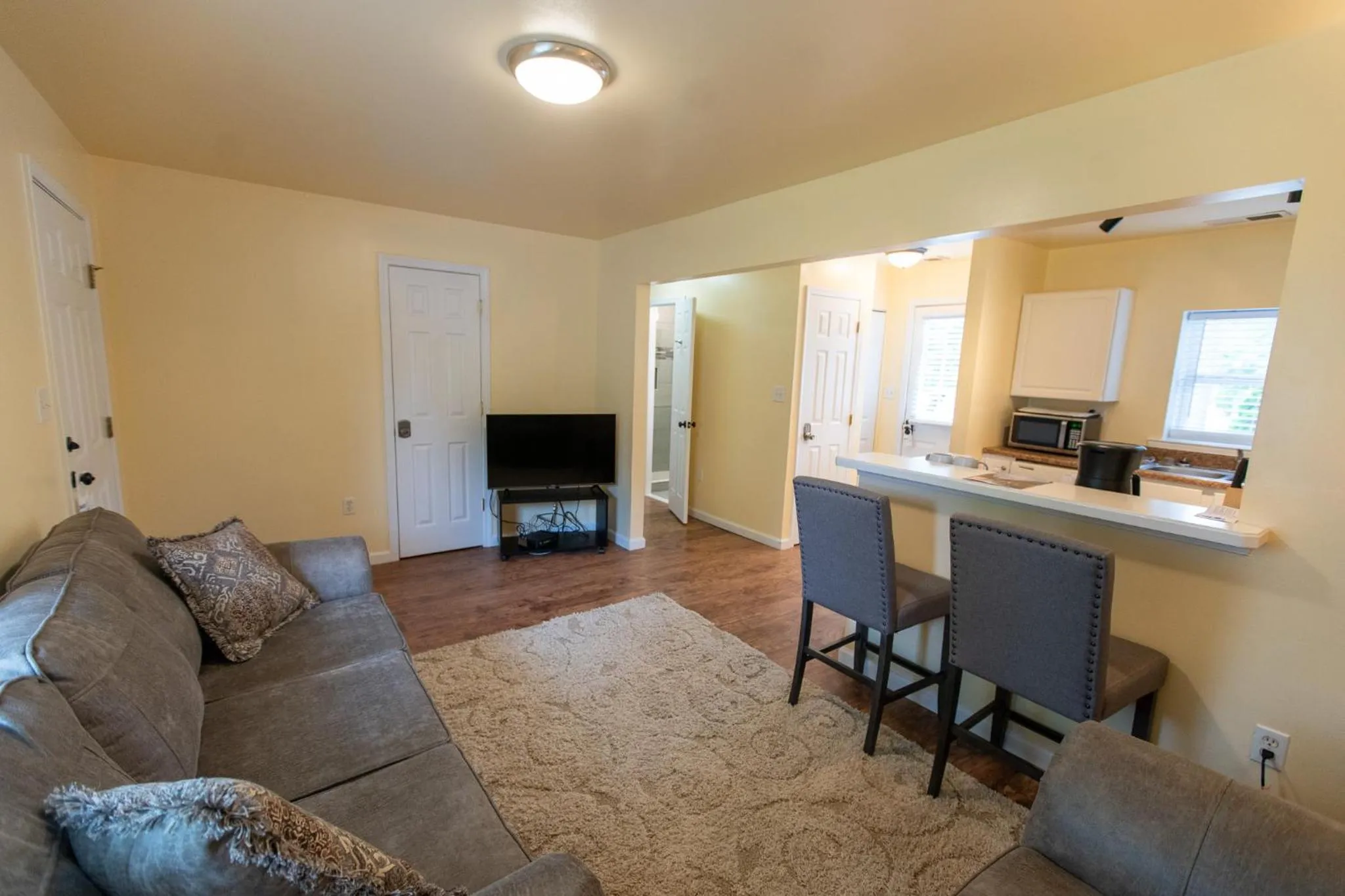 TV and multimedia in Howard's Creek Inn