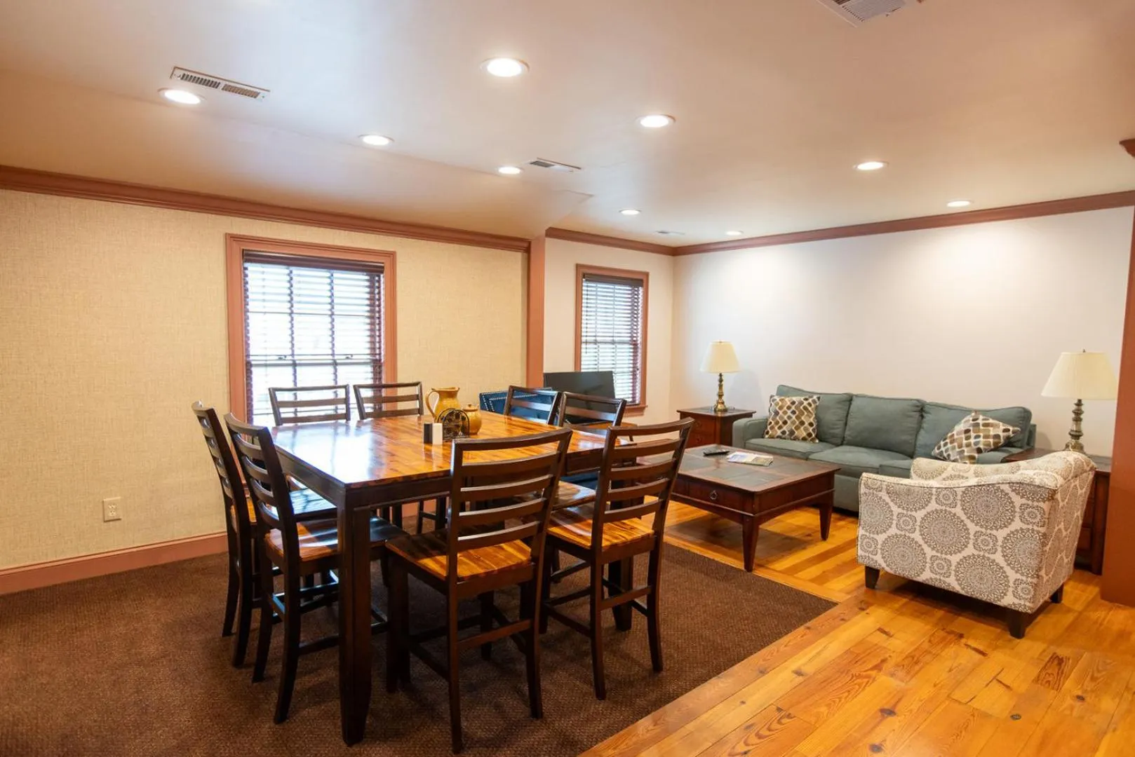 Living room in Howard's Creek Inn