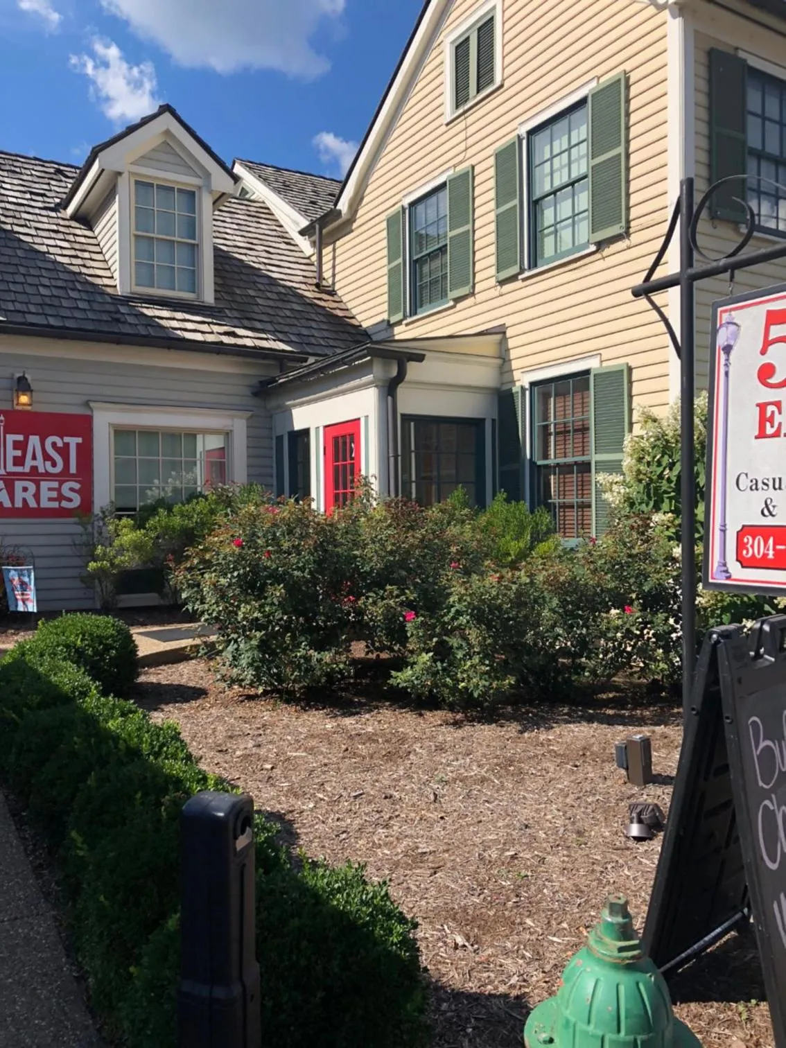 Property building in Howard's Creek Inn