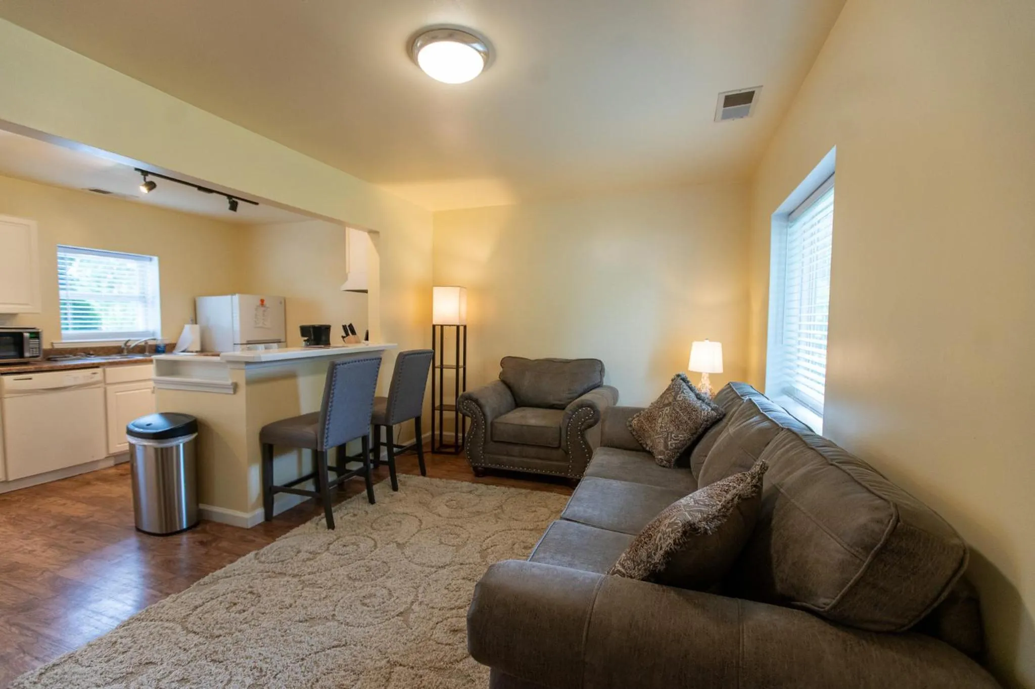 Kitchen or kitchenette in Howard's Creek Inn