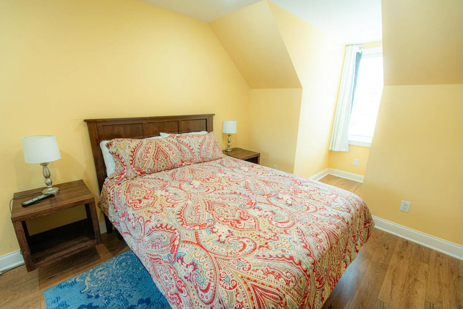 Bedroom, Bed in Howard's Creek Inn