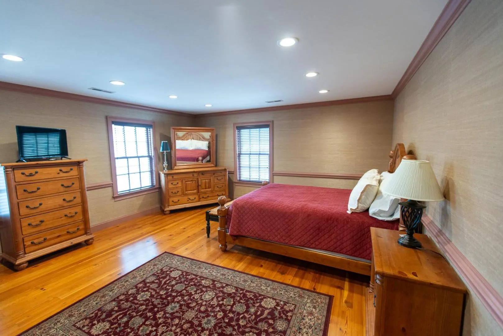 Bedroom, Bed in Howard's Creek Inn