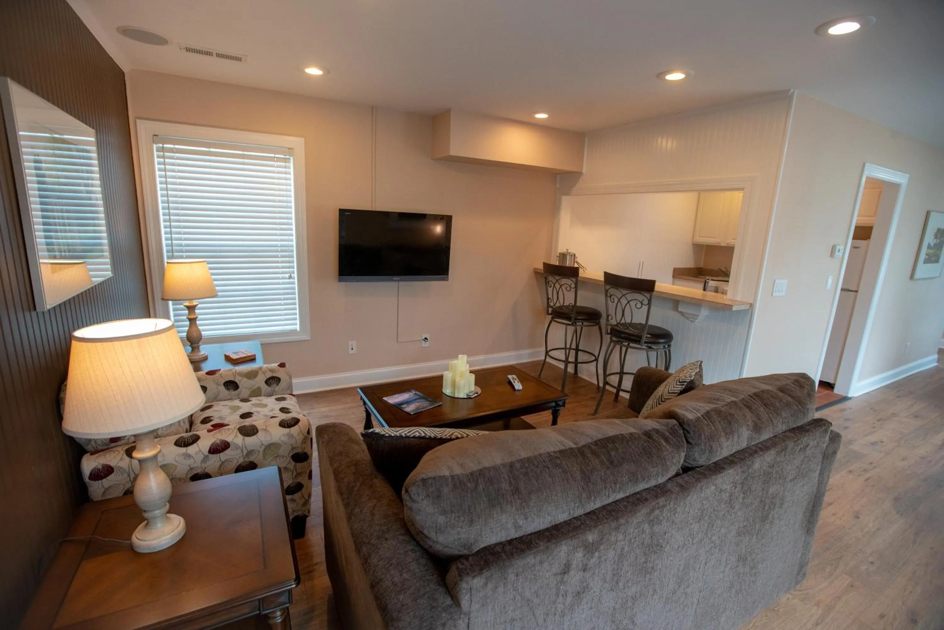 Living room in Howard's Creek Inn