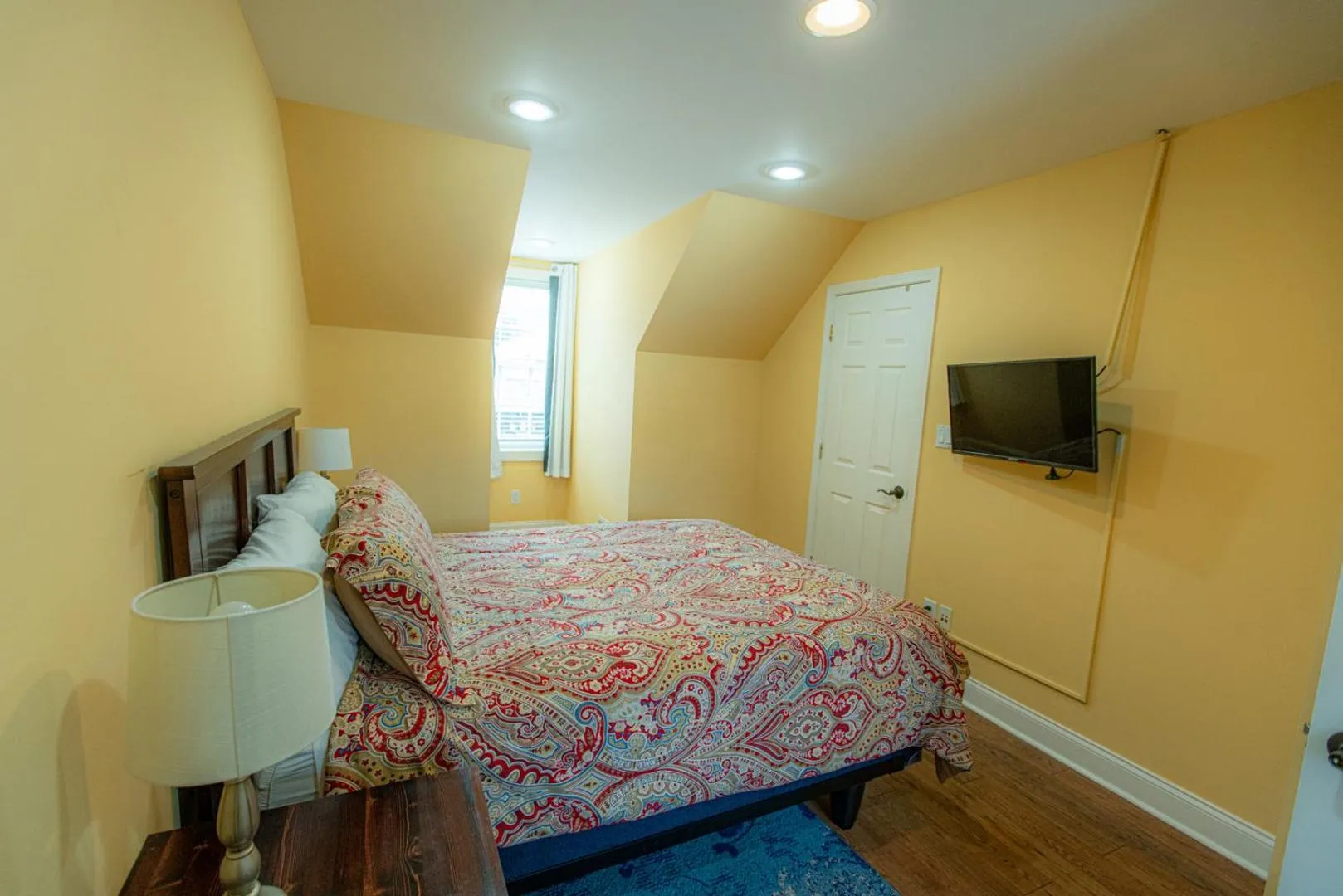 Bedroom, Bed in Howard's Creek Inn