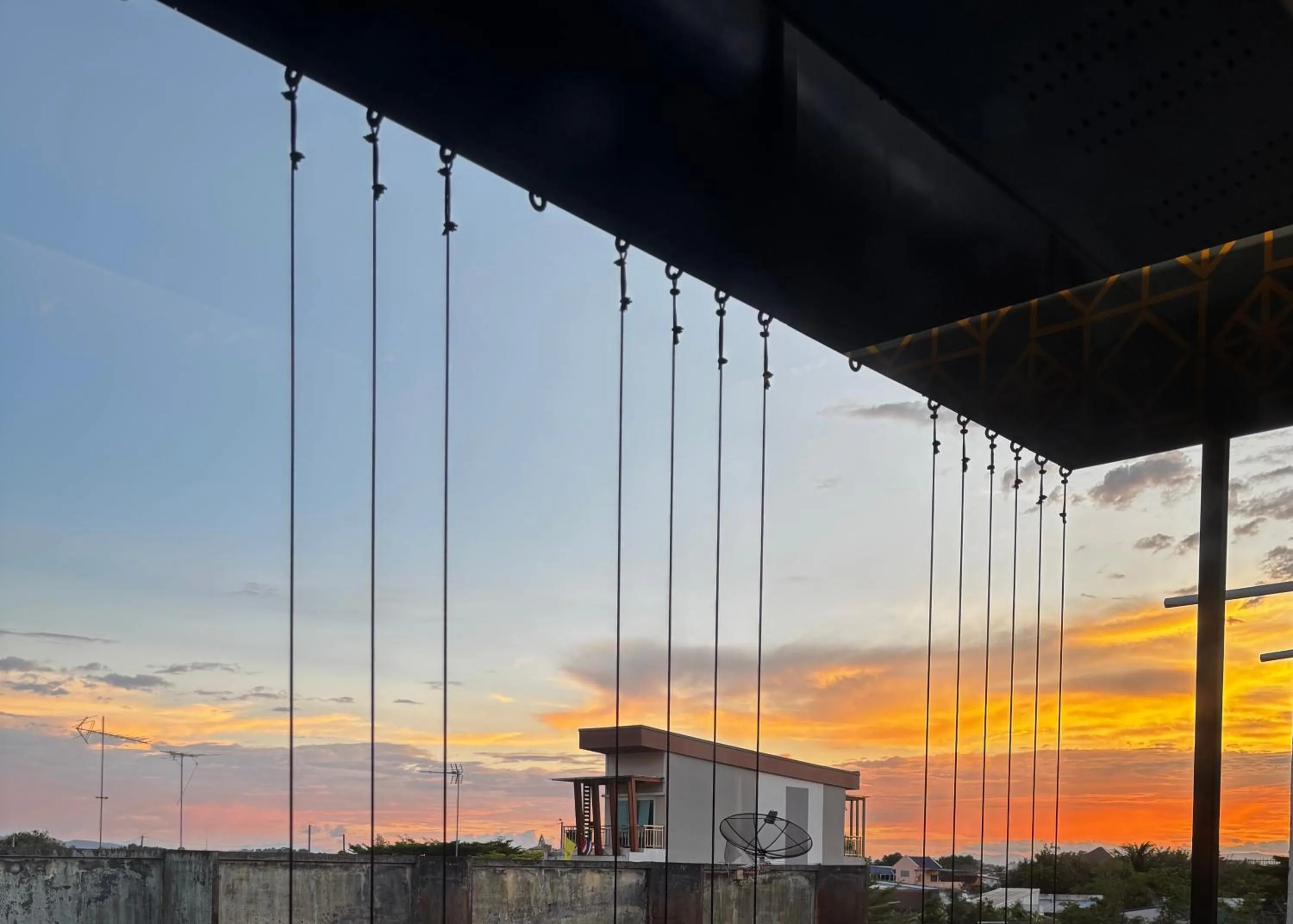 Goodnight Poshtel + Free Netflix