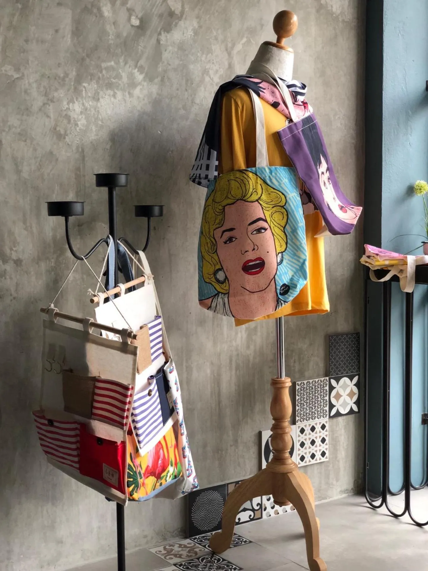 Goodnight Poshtel + Free Netflix