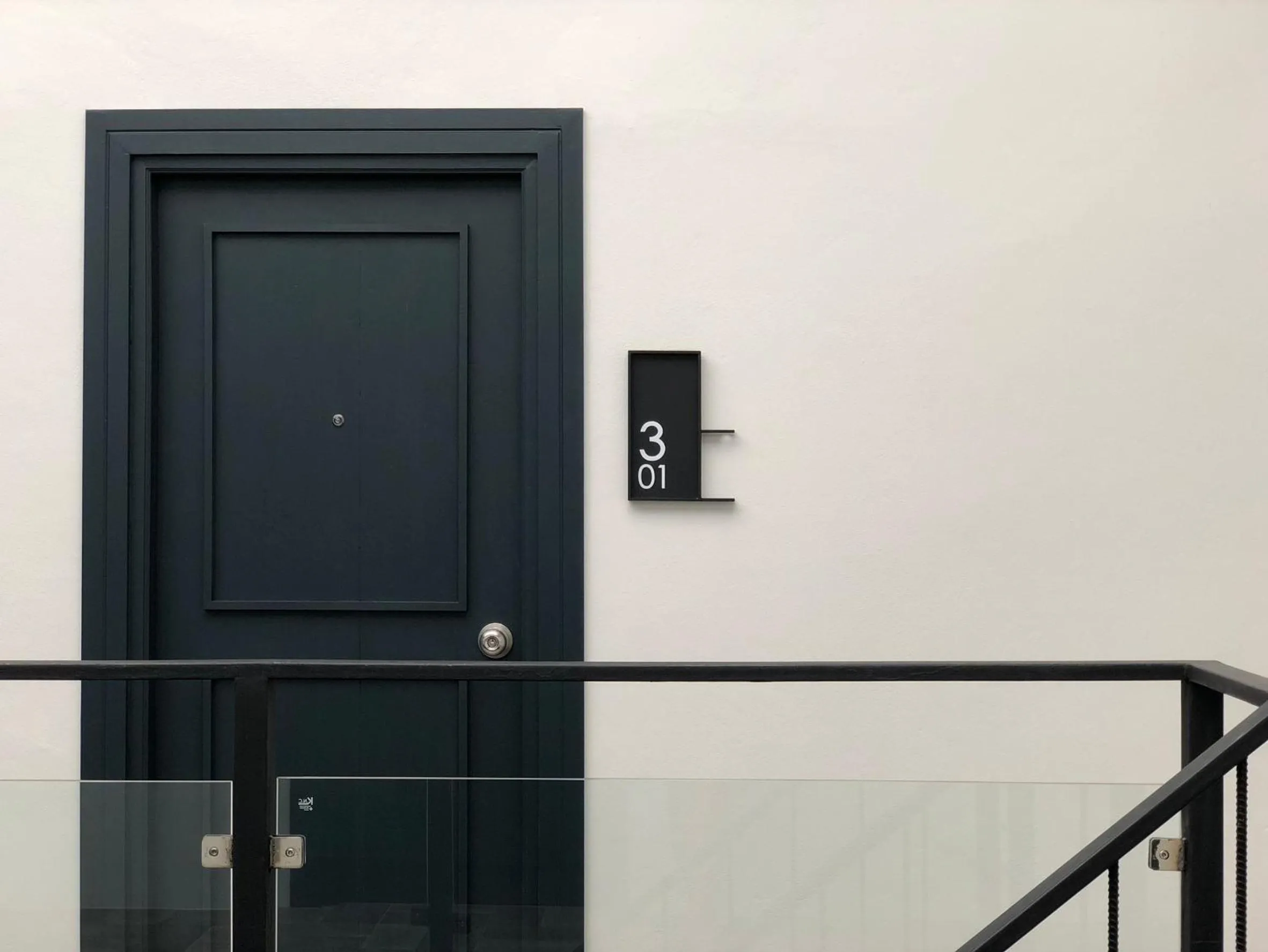 Goodnight Poshtel + Free Netflix