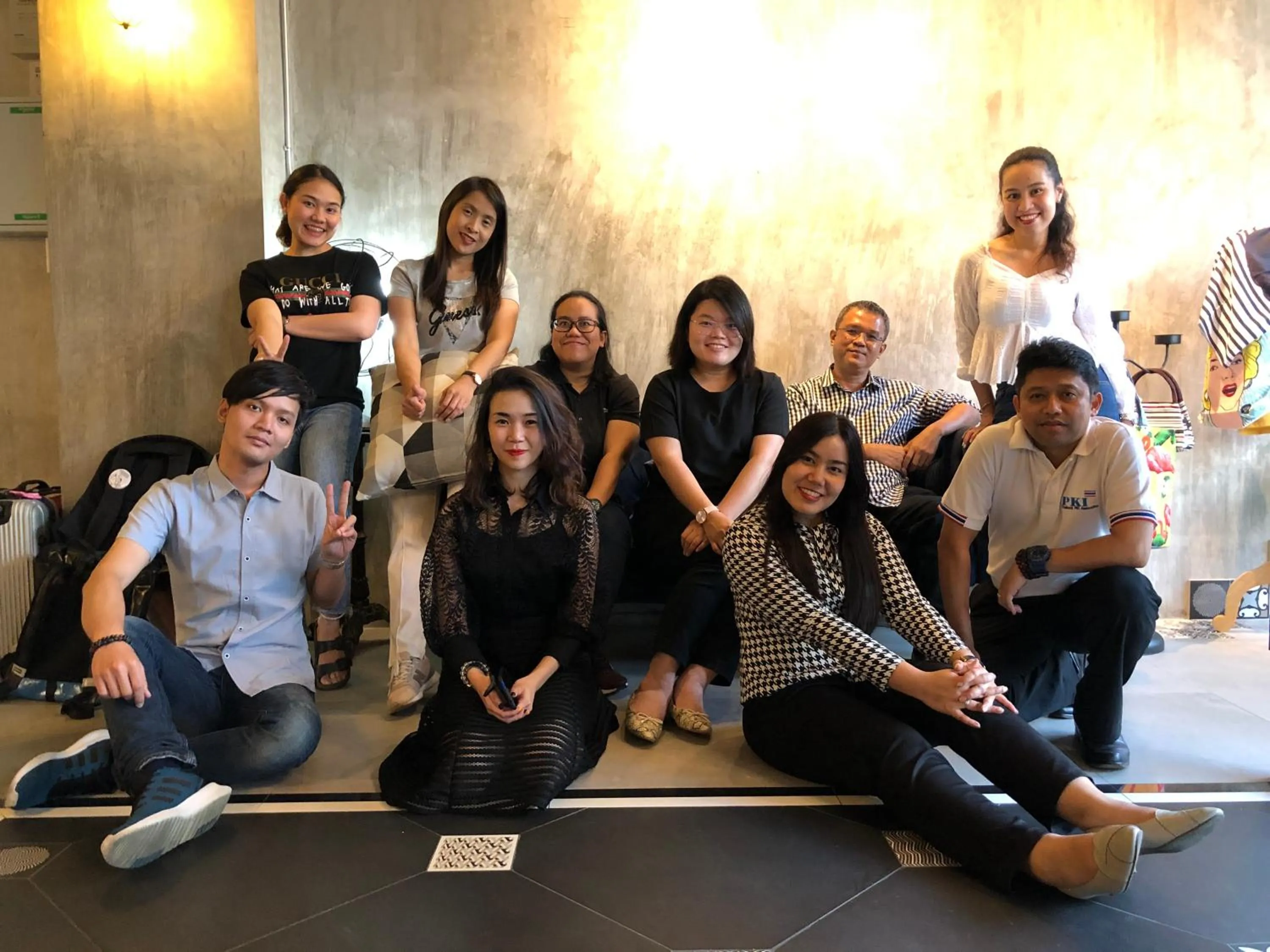 Goodnight Poshtel + Free Netflix