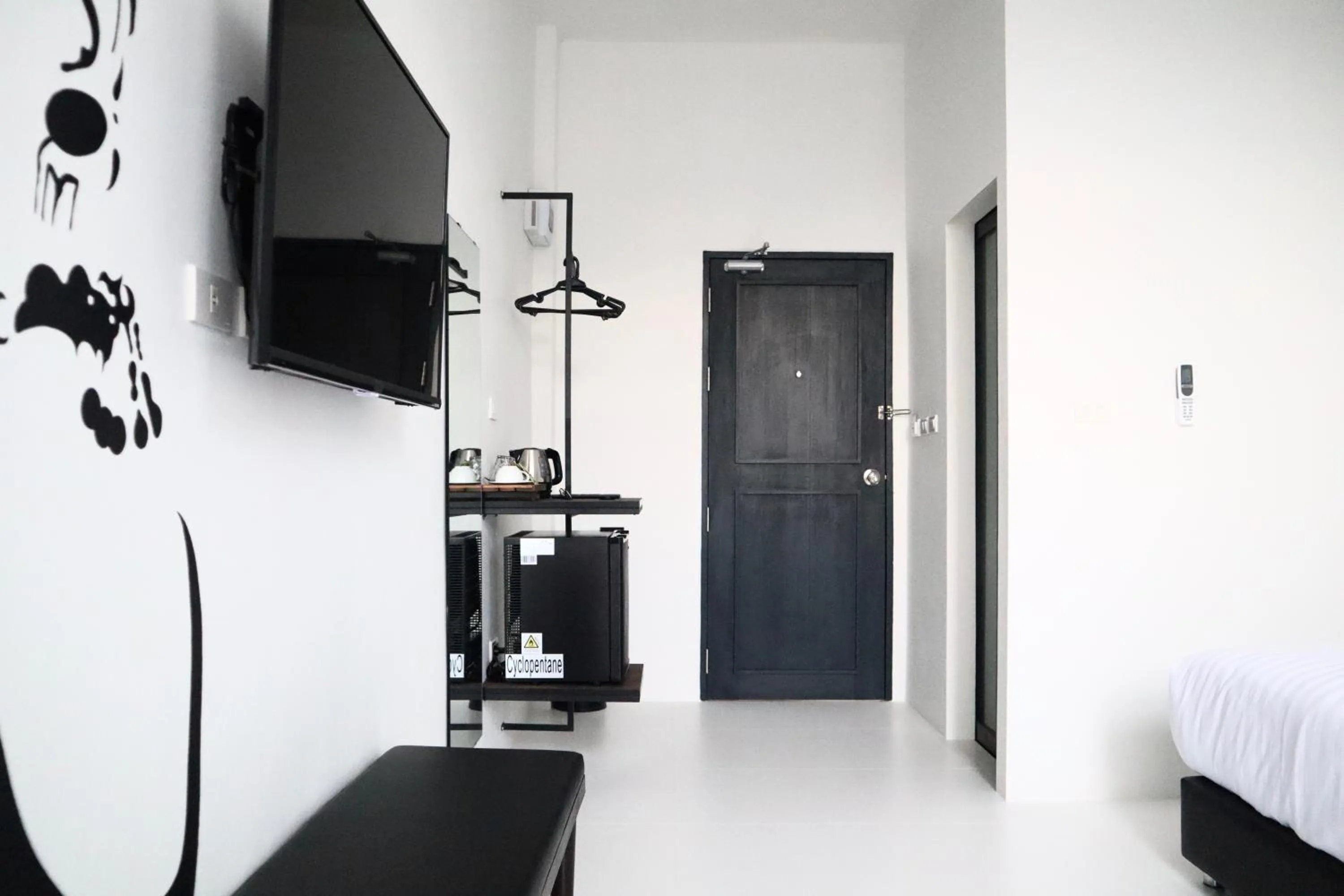 Bed in Goodnight Poshtel + Free Netflix