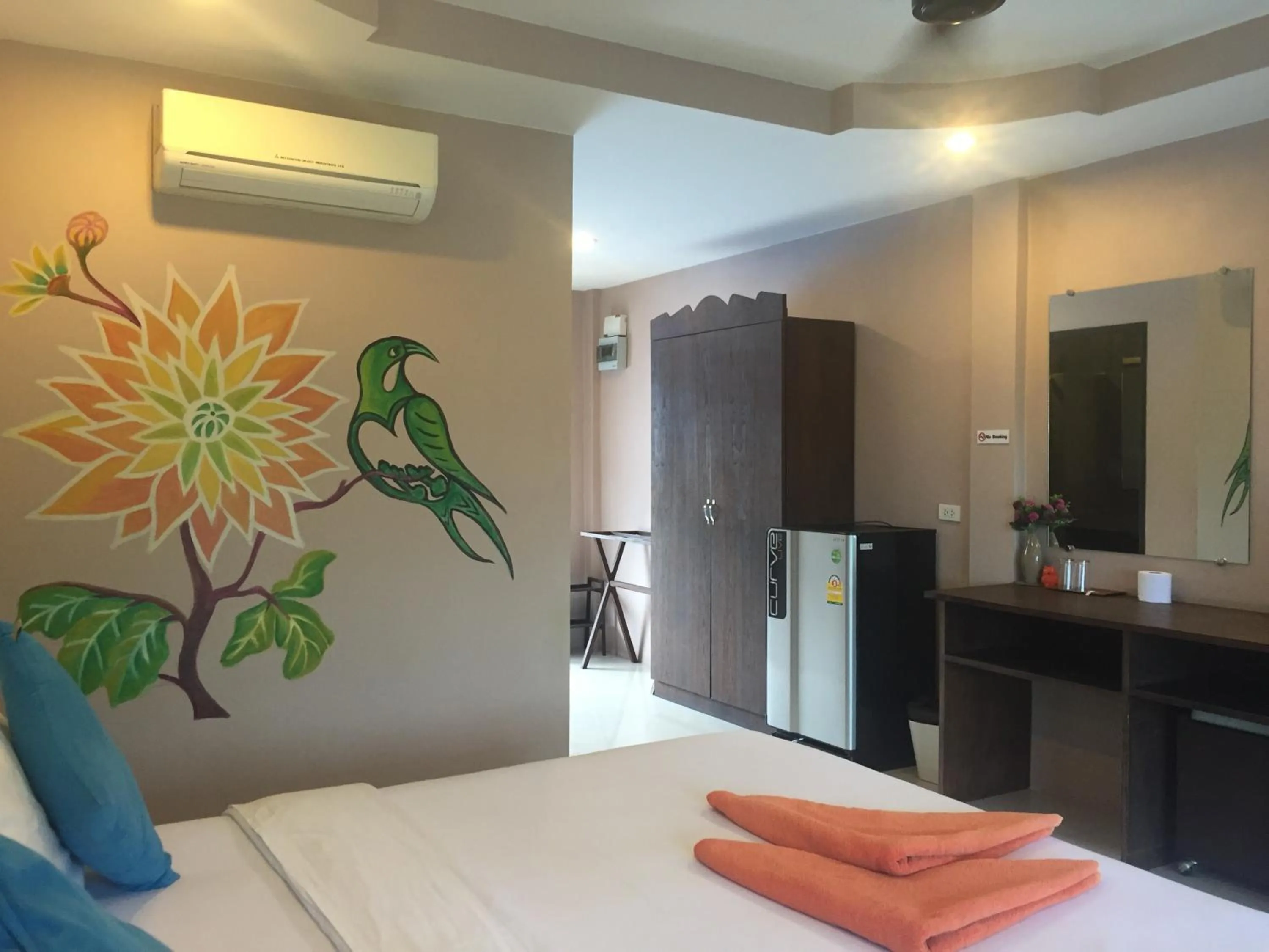 Decorative detail, Bed in Baan Suan Ta Hotel