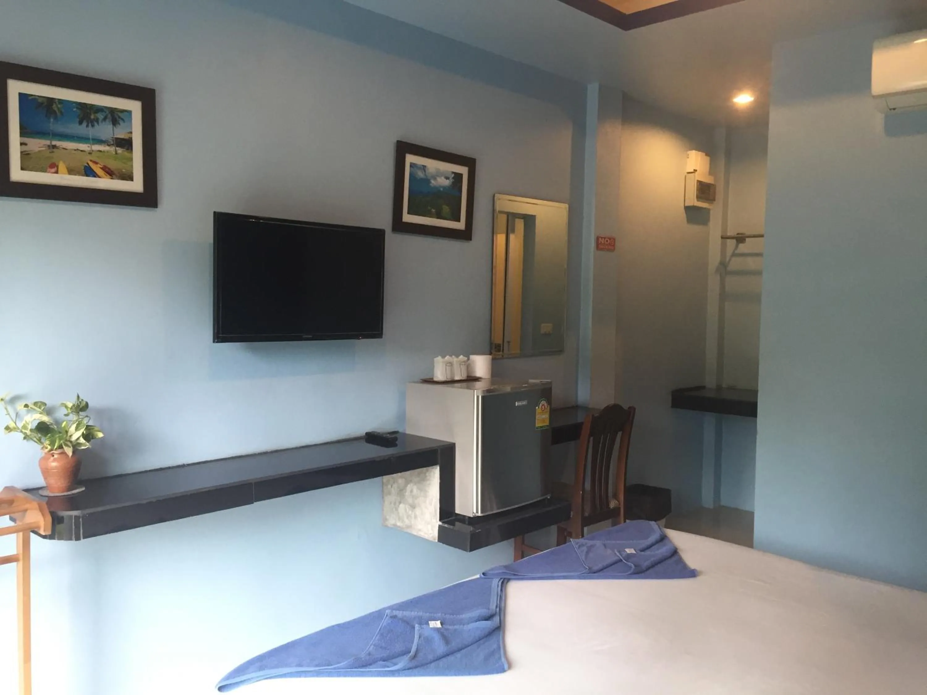 TV and multimedia in Baan Suan Ta Hotel