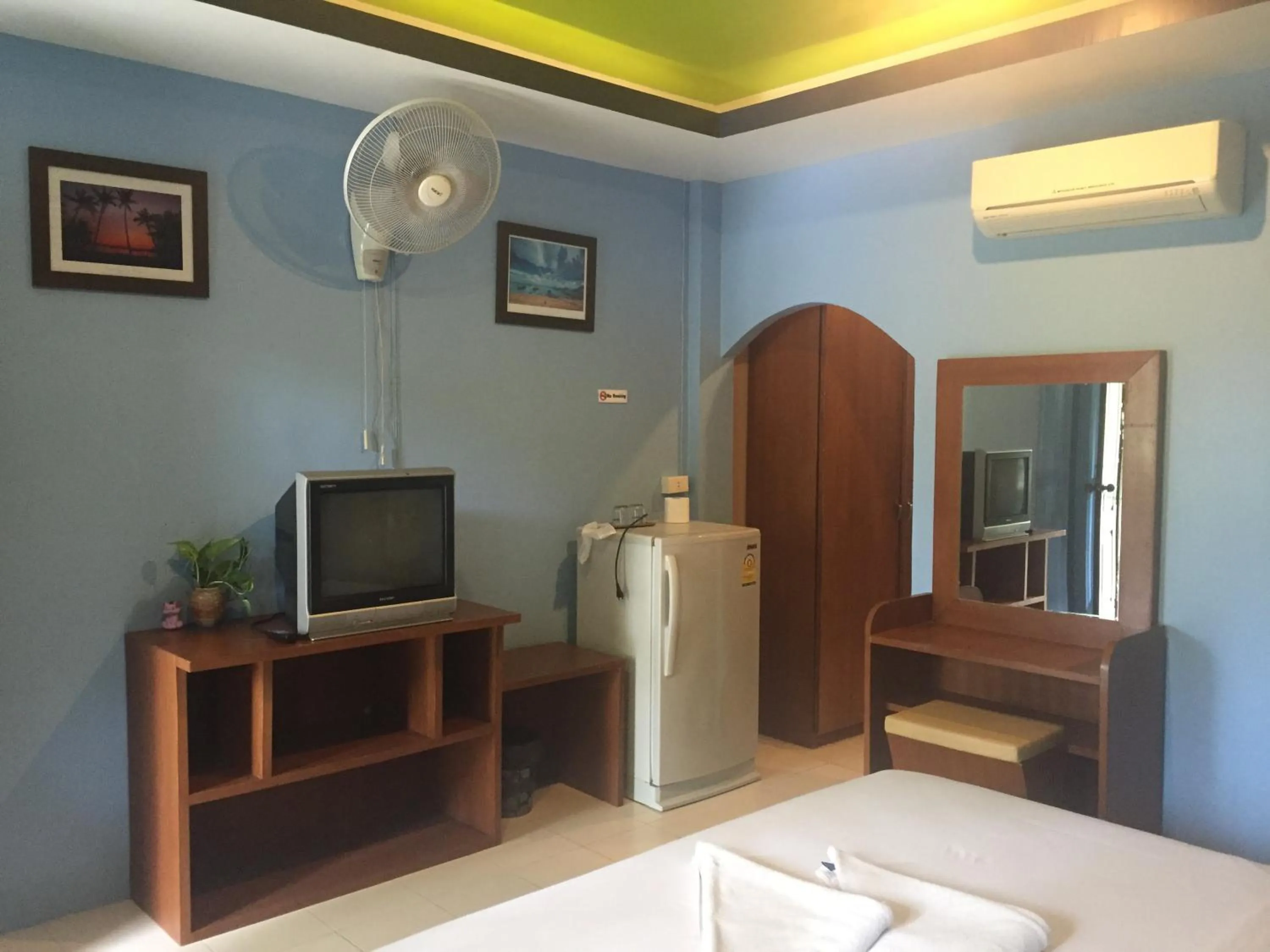 TV and multimedia, Bed in Baan Suan Ta Hotel