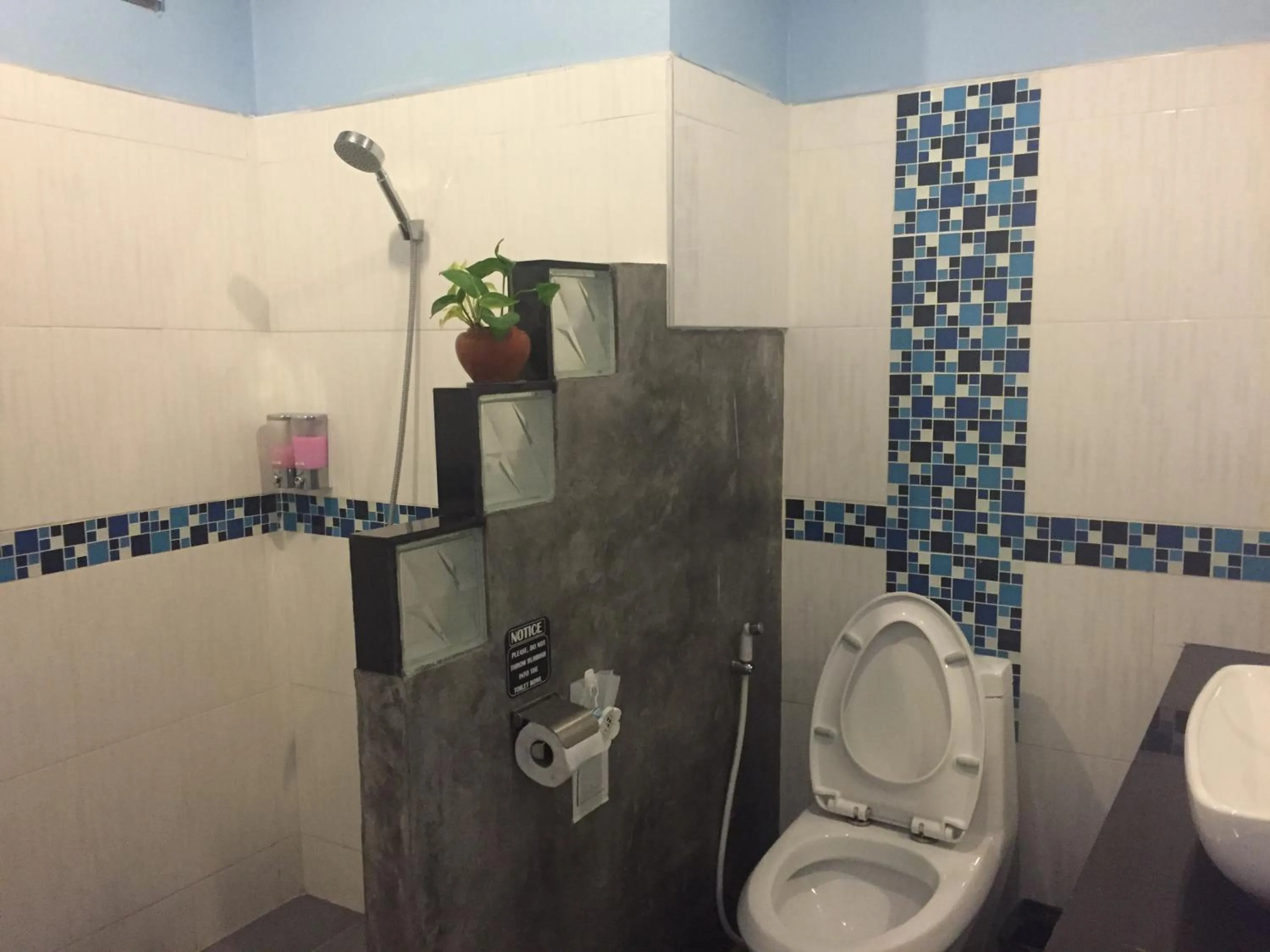 Toilet in Baan Suan Ta Hotel