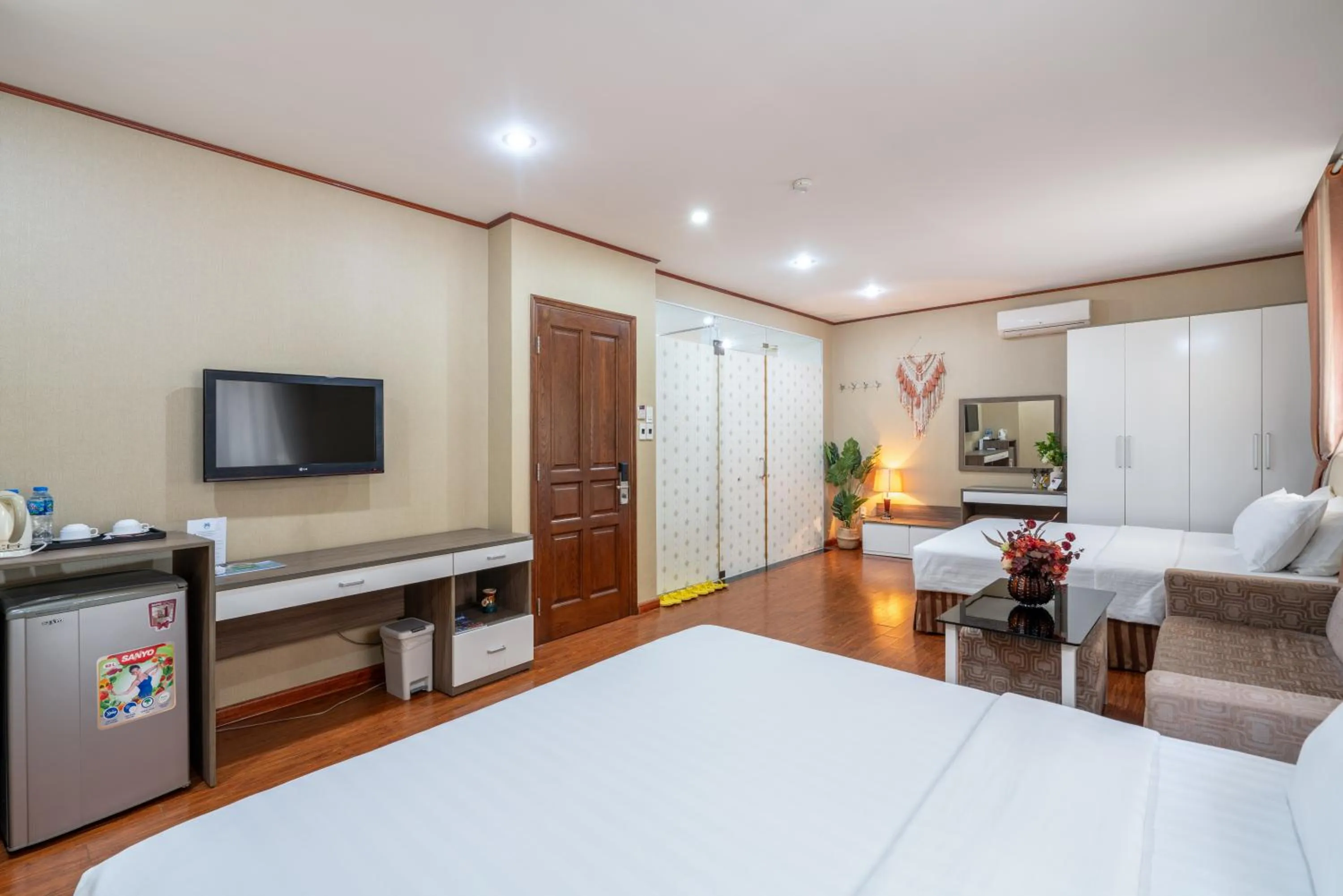 Communal lounge/ TV room, Bed in La Palma - Garden Saigon Hotel Phu My Hung