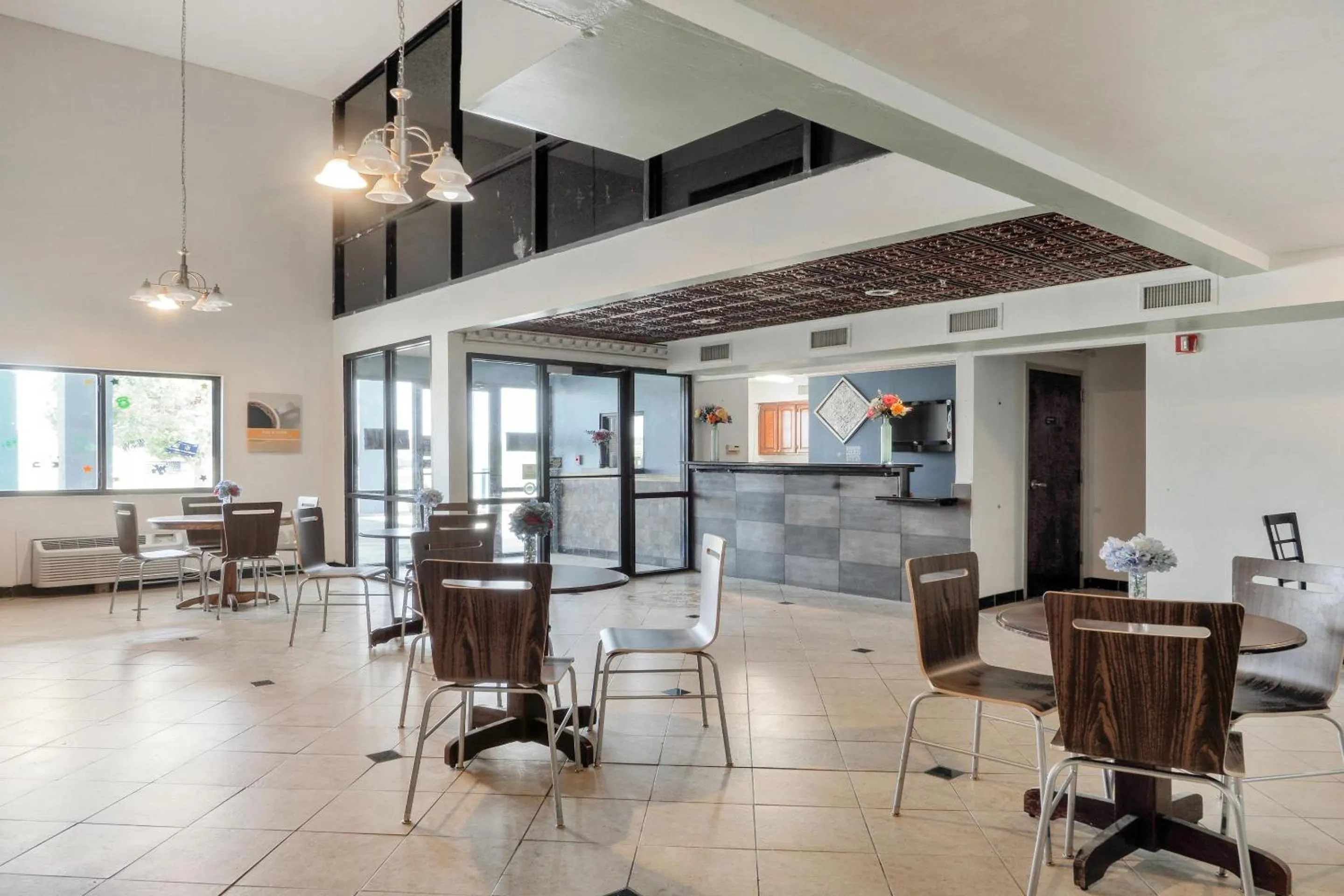 Restaurant/places to eat in Lonestar Inn & Suites, Erick OK Hwy 40 BY OYO