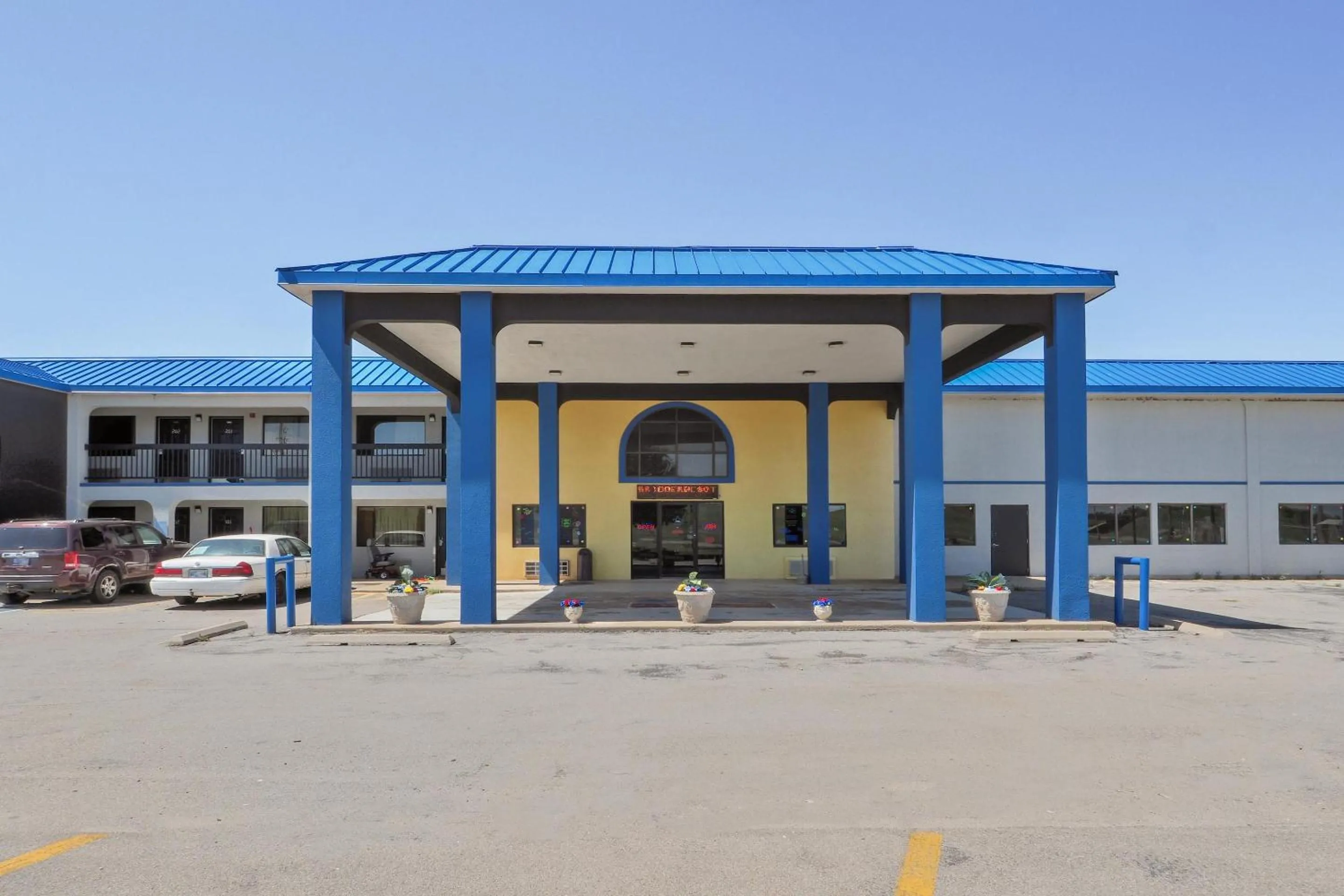 Property building in Lonestar Inn & Suites, Erick OK Hwy 40 BY OYO