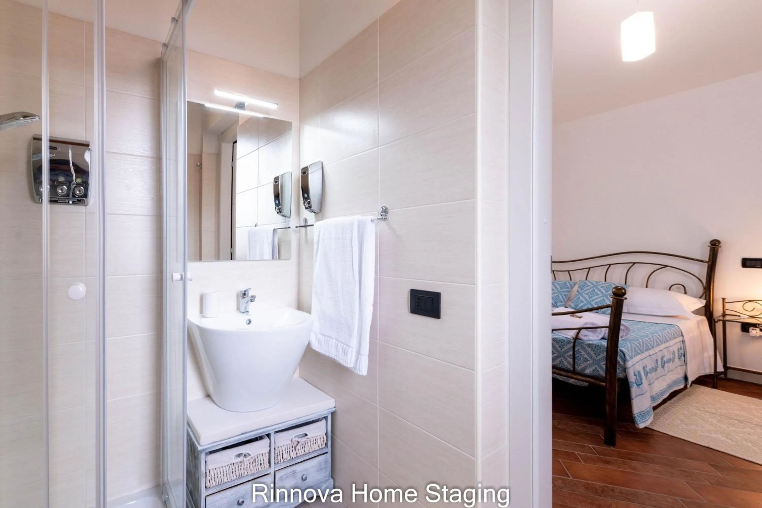 Bathroom, Bed in Villa Vitto - Sleep & Go