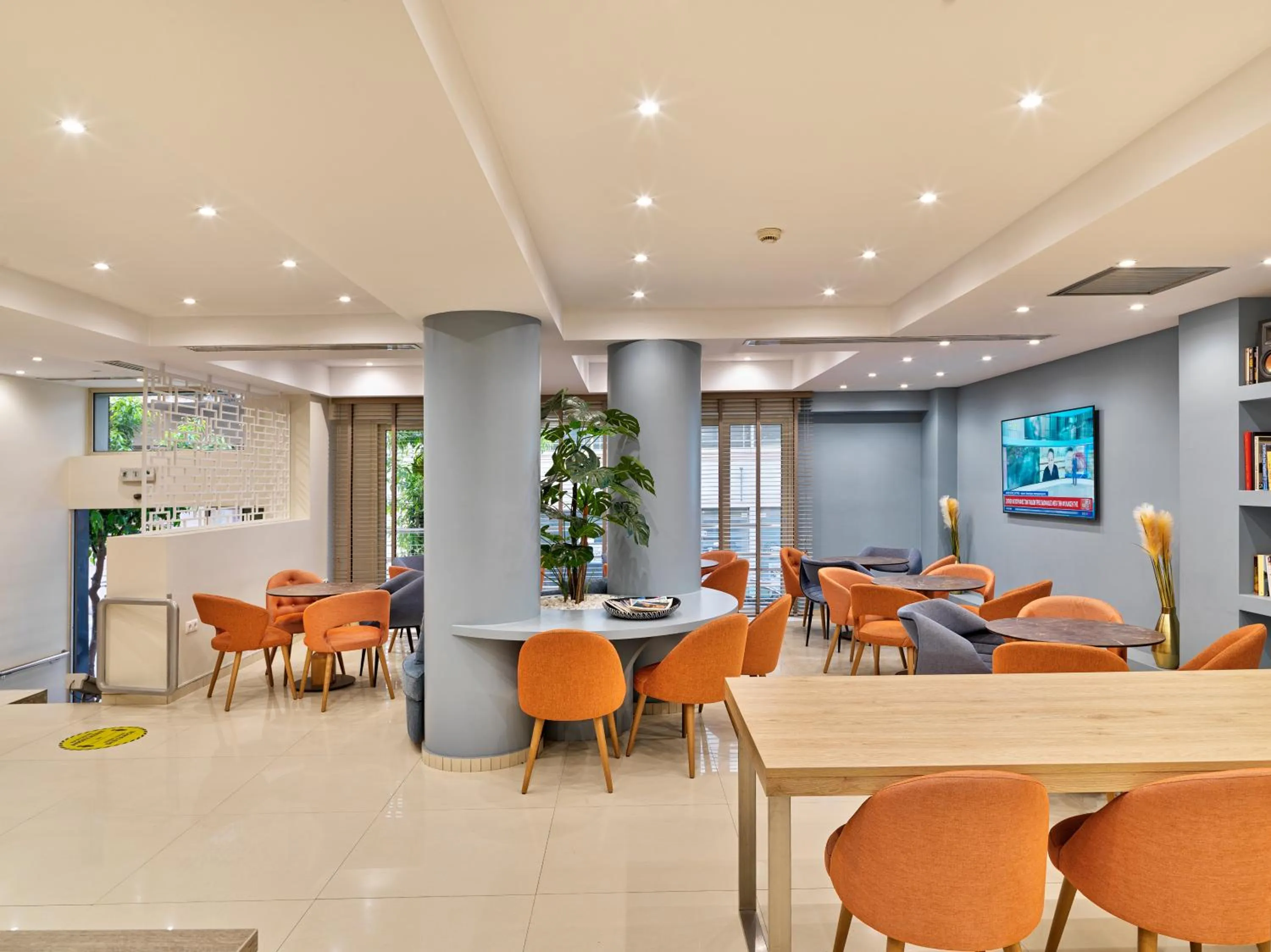 Restaurant/places to eat in Phidias Piraeus Hotel