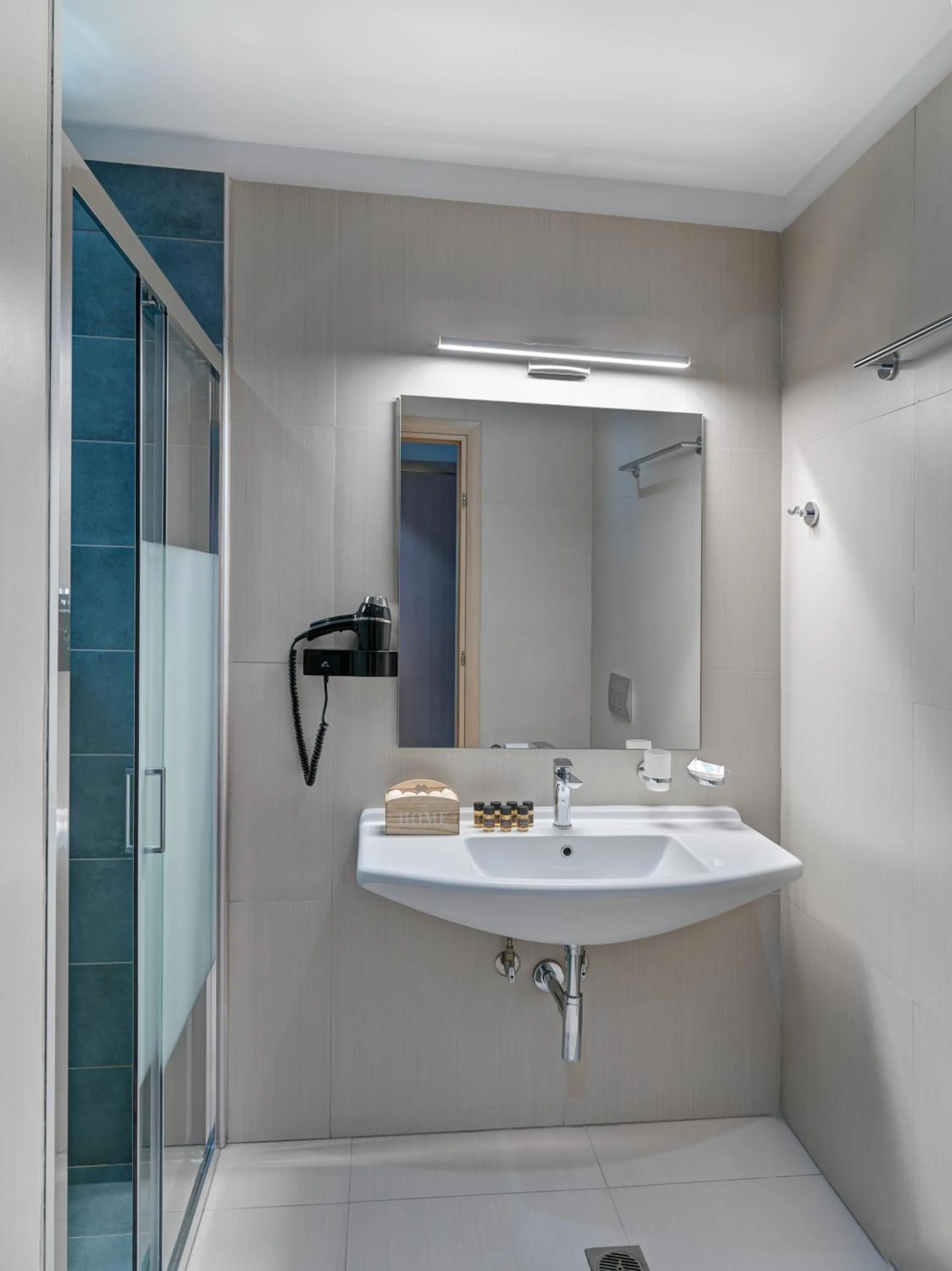 Shower in Phidias Piraeus Hotel