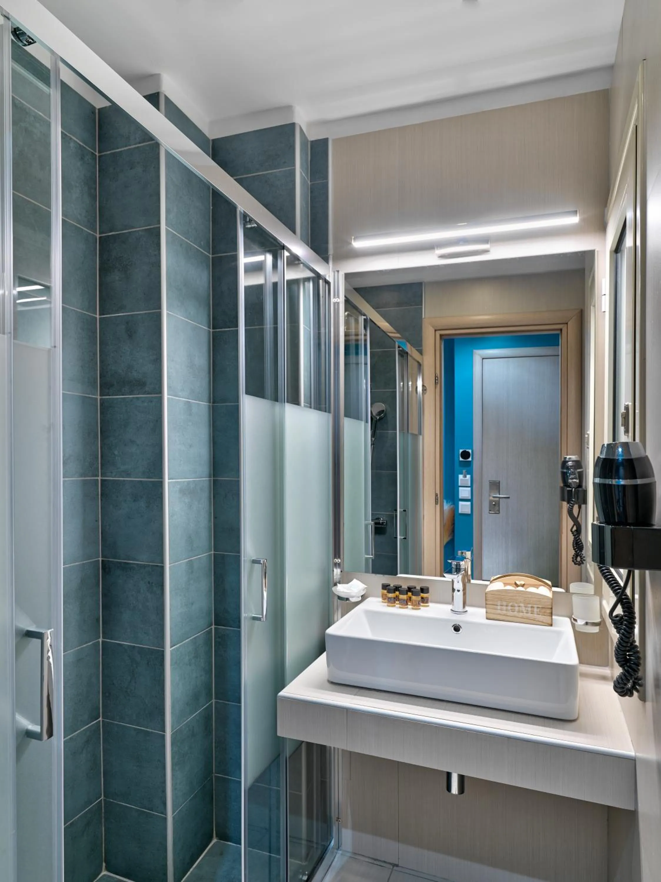 Shower in Phidias Piraeus Hotel