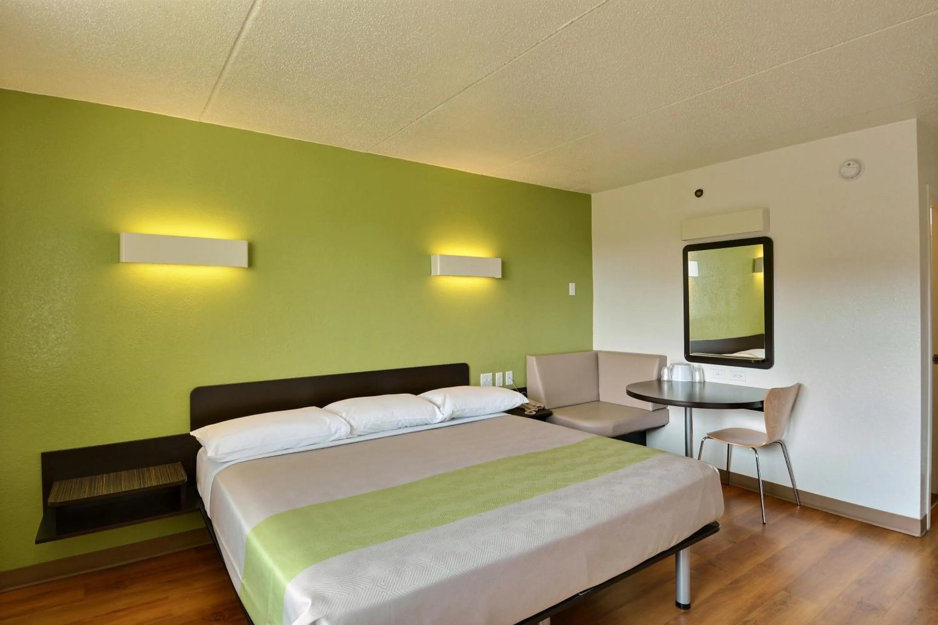 Bedroom, Bed in Motel 6-Danvers, MA - Boston North