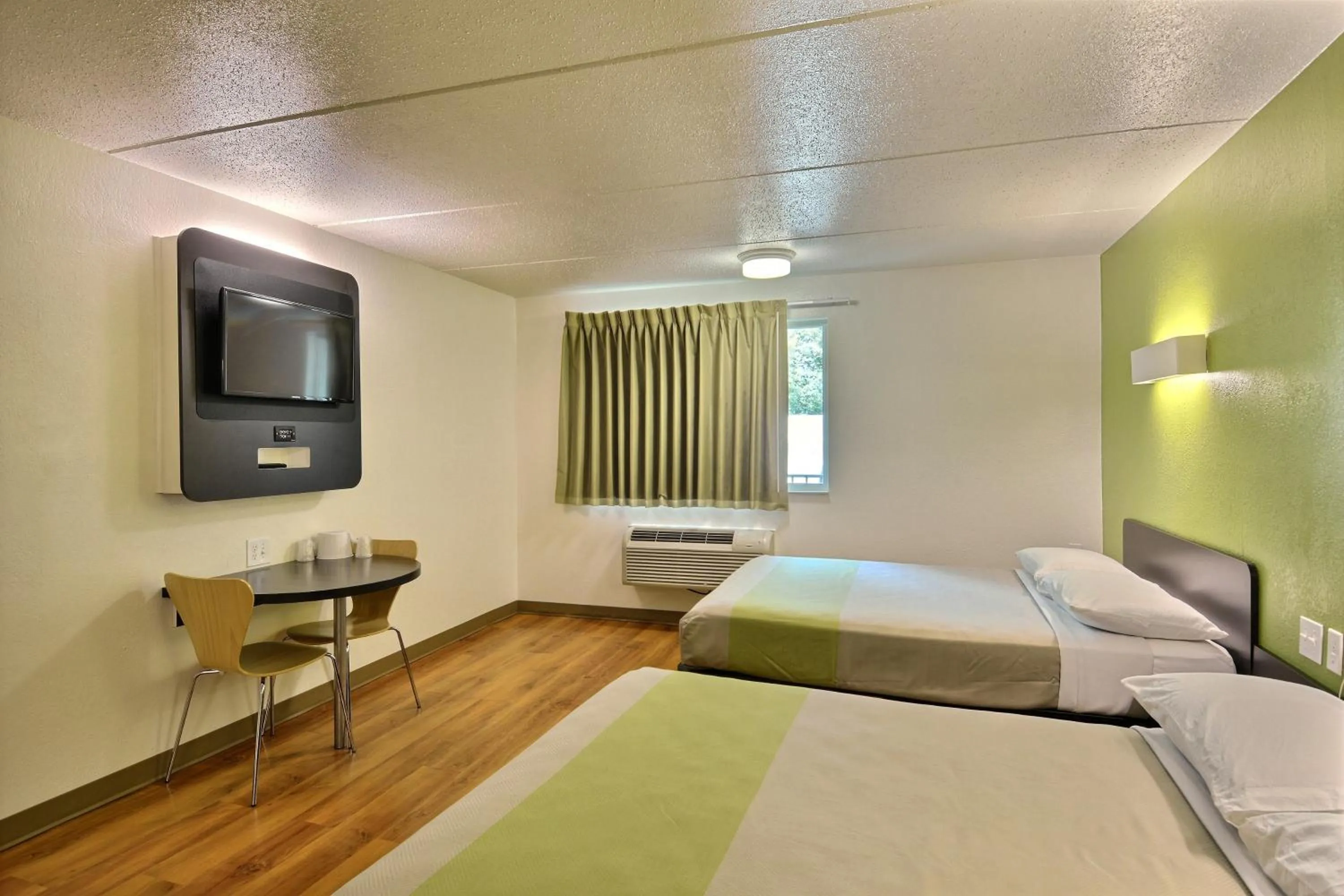 Bedroom, Bed in Motel 6-Danvers, MA - Boston North