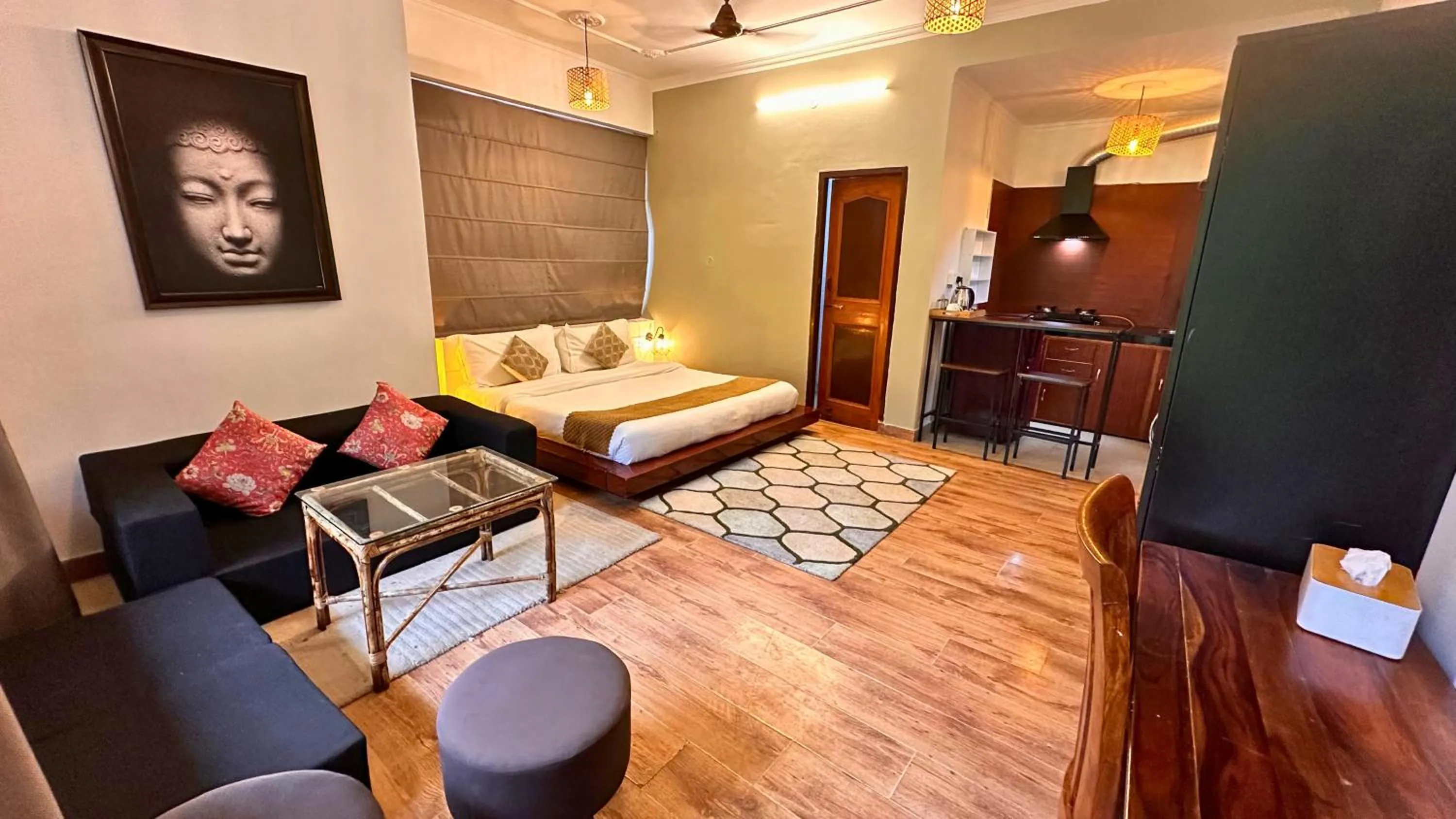 Kitchen or kitchenette, Bed in Alt Life Stays - Dharamkot Mcleodganj