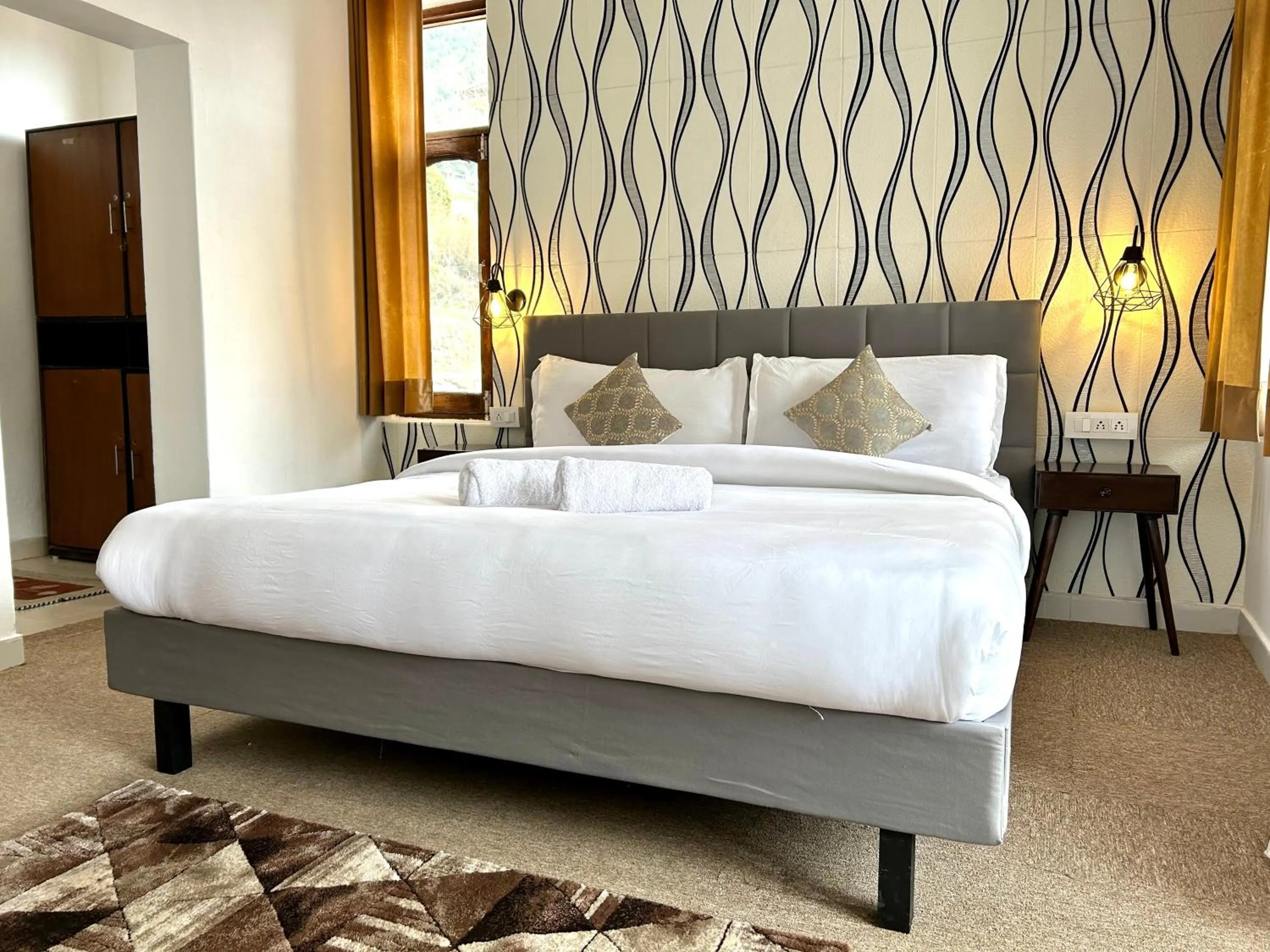 View (from property/room), Bed in Alt Life Stays - Dharamkot Mcleodganj