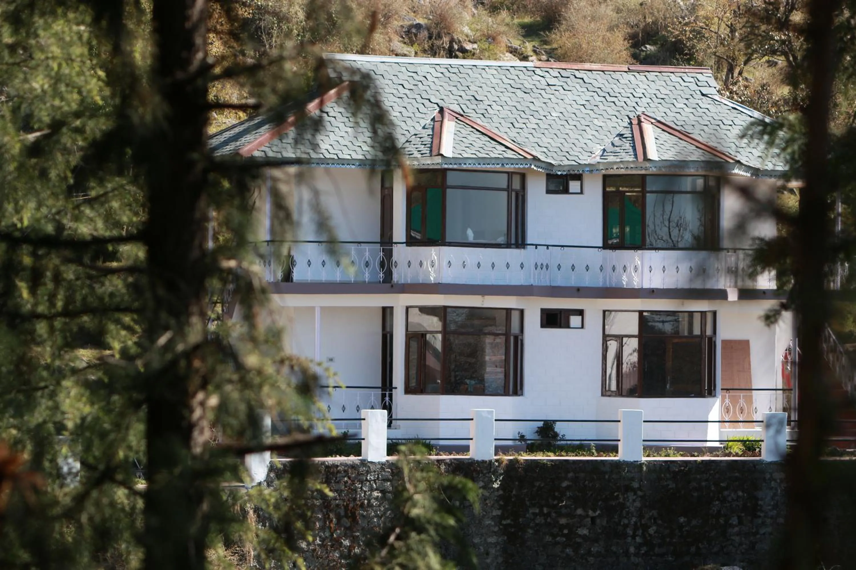 Alt Life Stays - Dharamkot Mcleodganj