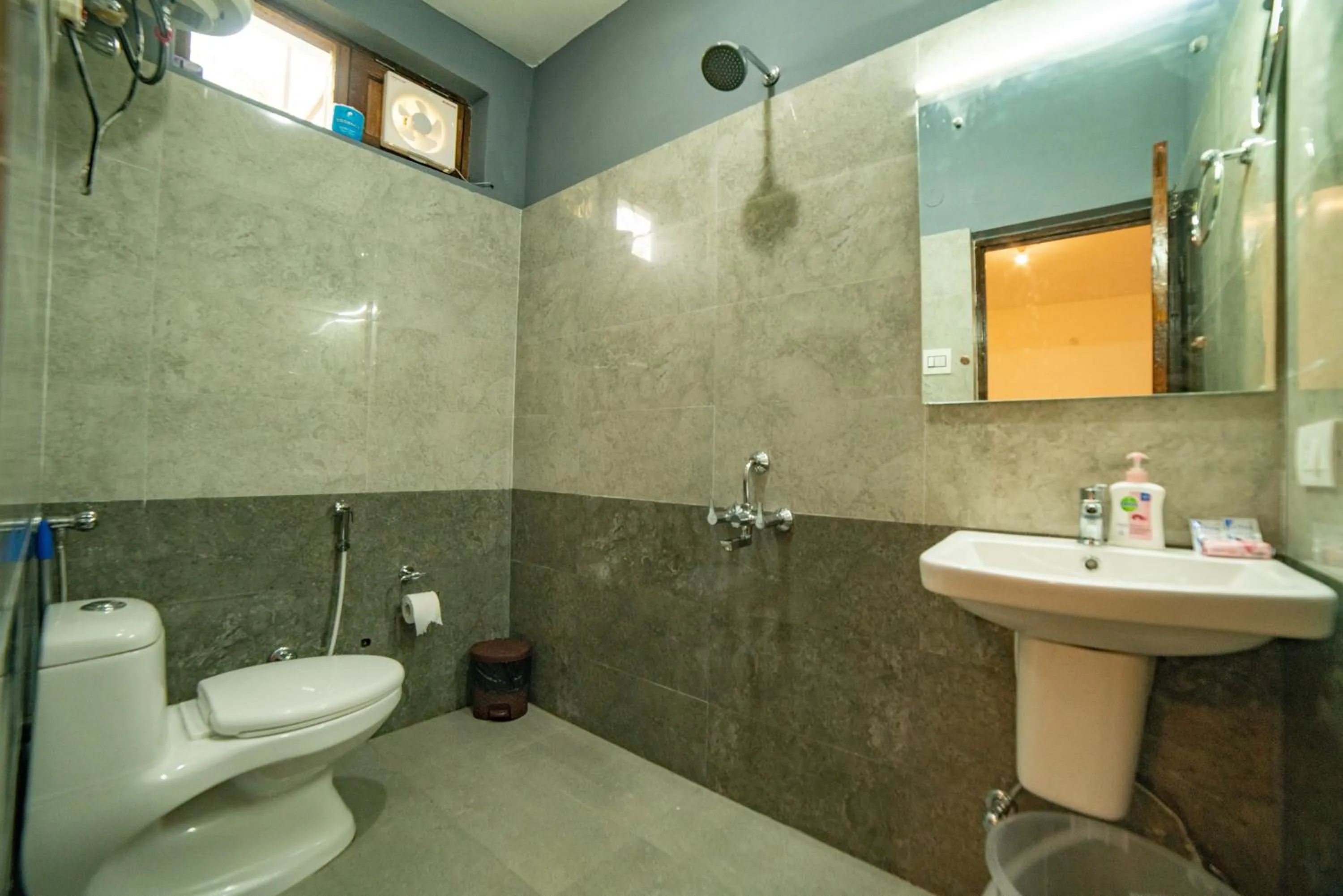 Alt Life Stays - Dharamkot Mcleodganj