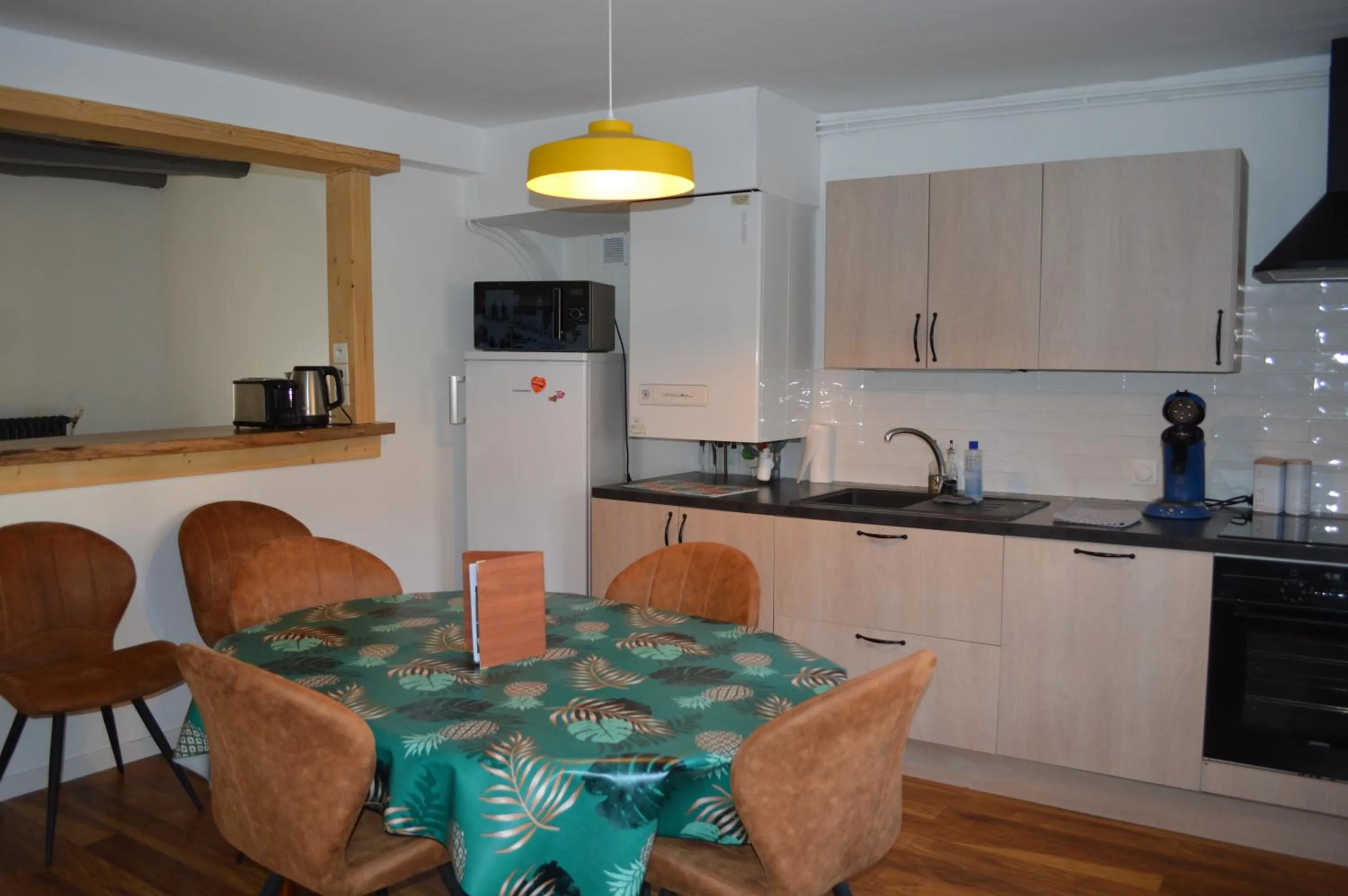 kitchen in Maison Maliga J&G House