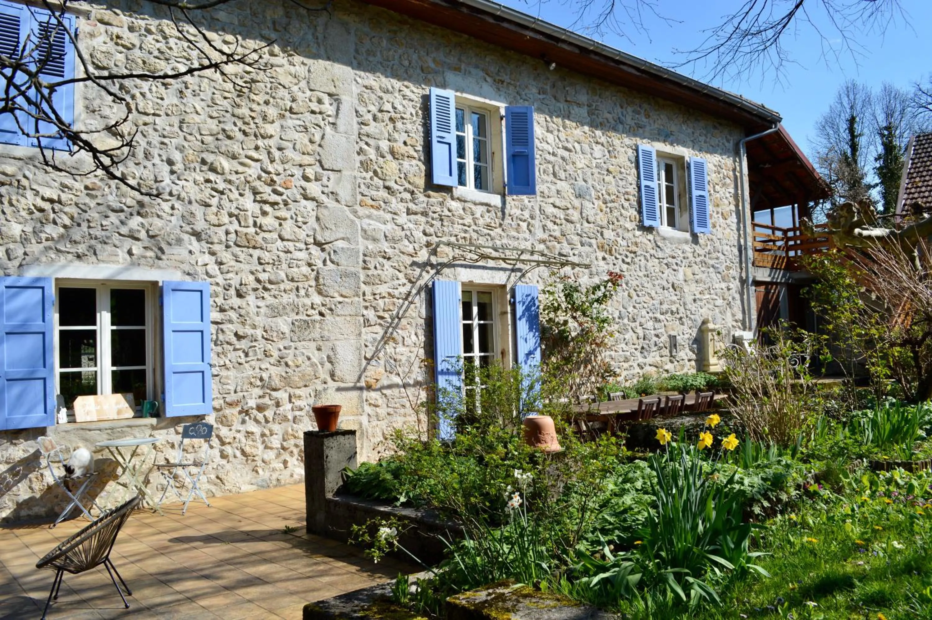 Property building in Maison Maliga J&G House