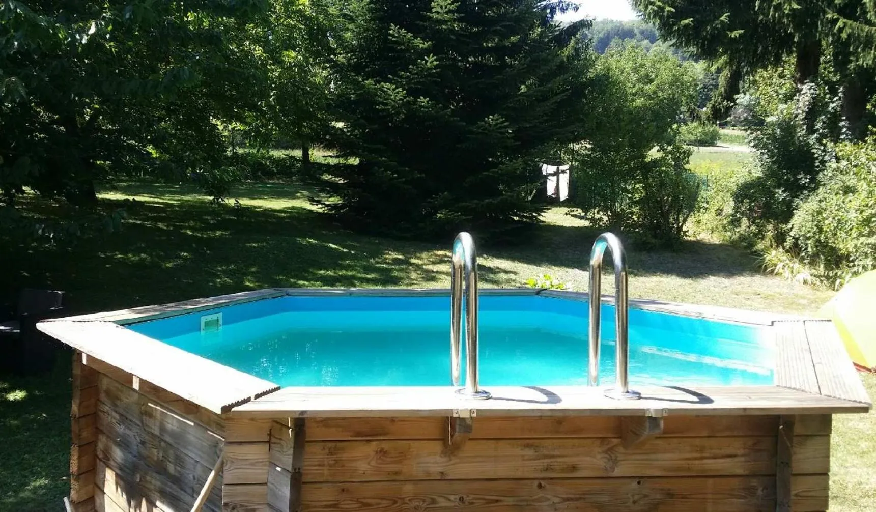 Swimming pool in Maison Maliga J&G House