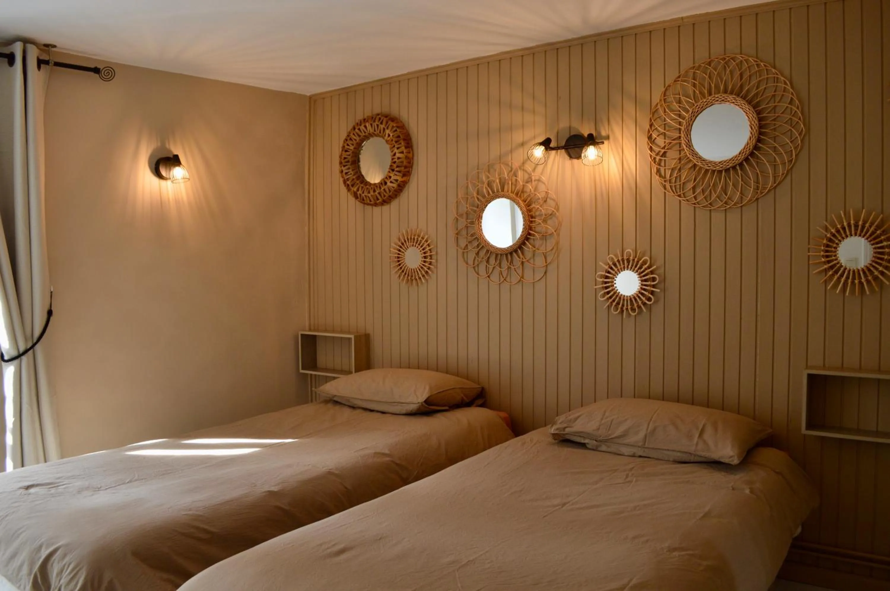 Photo of the whole room in Maison Maliga J&G House