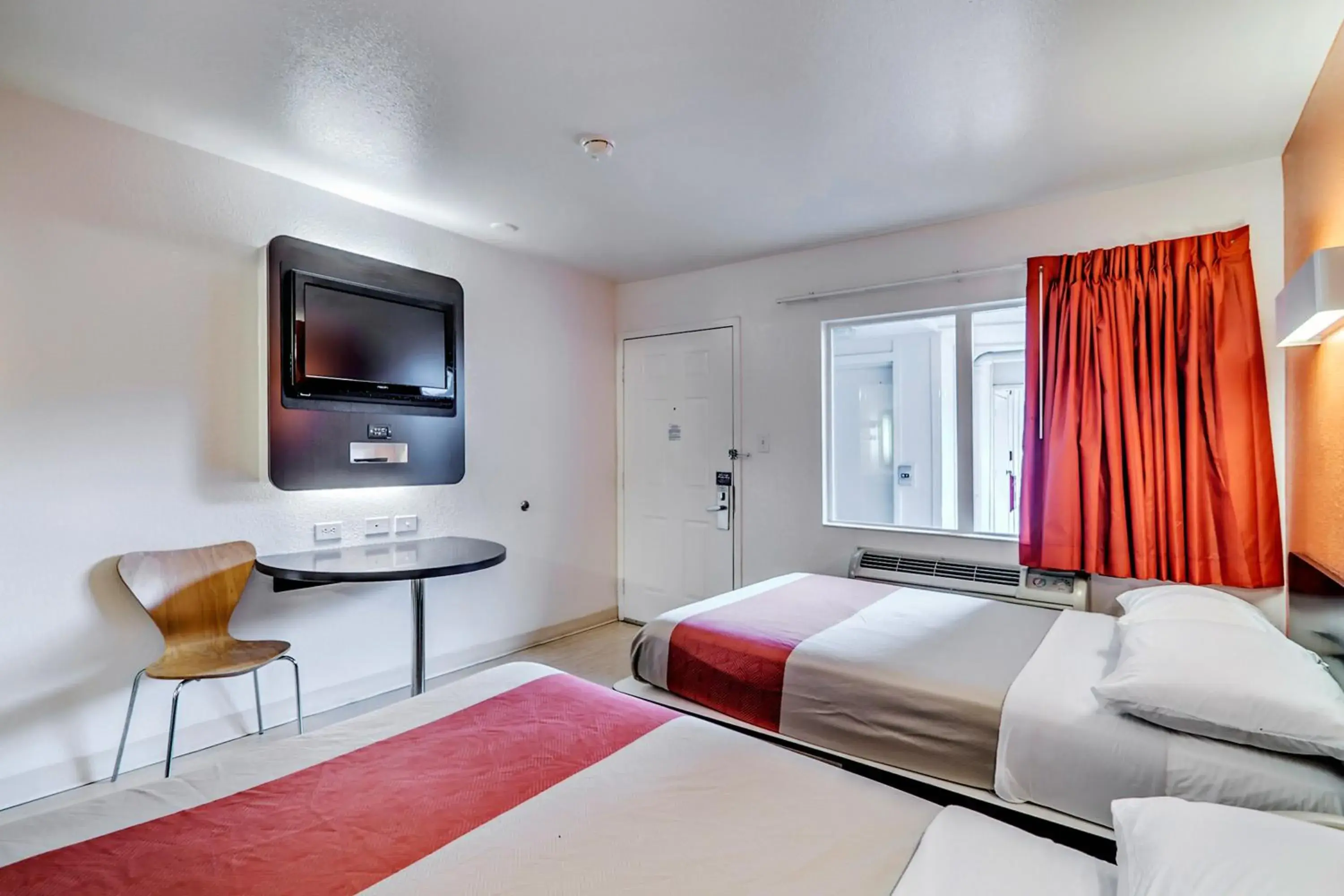 Quadruple Room in Motel 6-Linthicum Heights, MD - BWI Airport Quadruple Room in Motel 6-Linthicum Heights, MD - BWI Airport