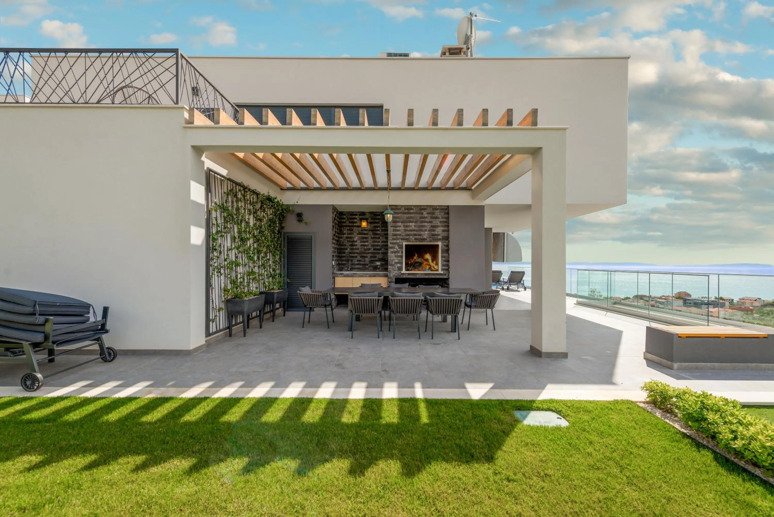 BBQ facilities in Villa Luna Podstrana